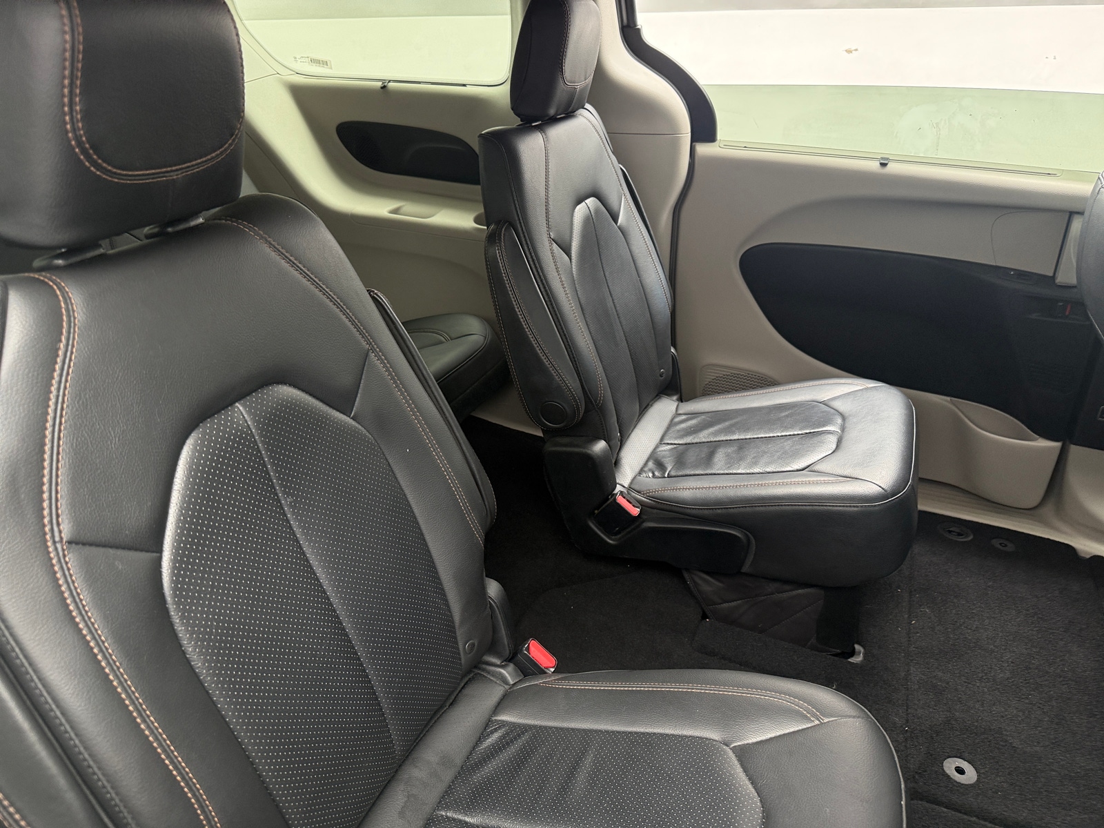 Thumbnail: 2018 Chrysler Pacifica - 5