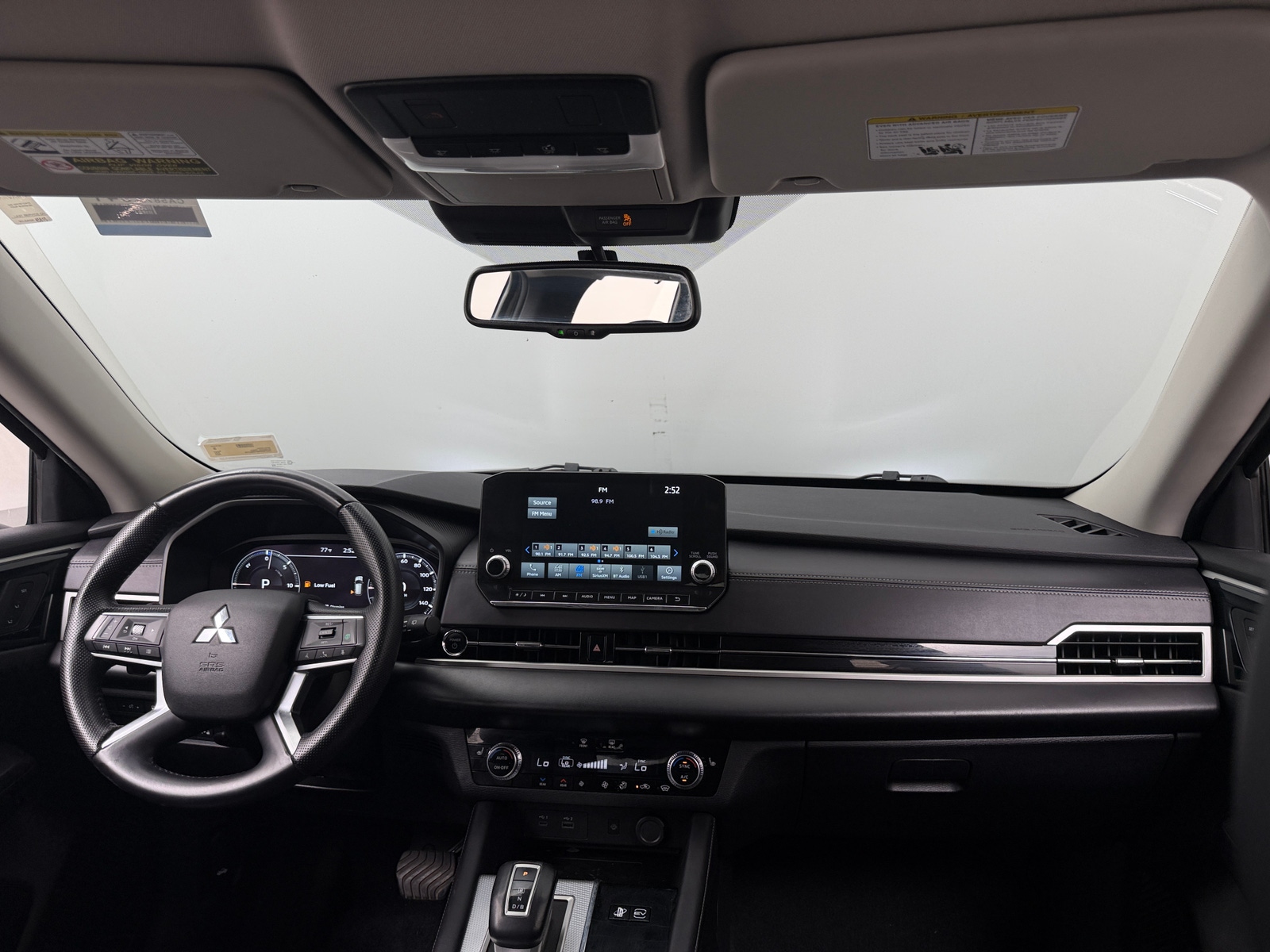 Thumbnail: 2023 Mitsubishi Outlander - 2
