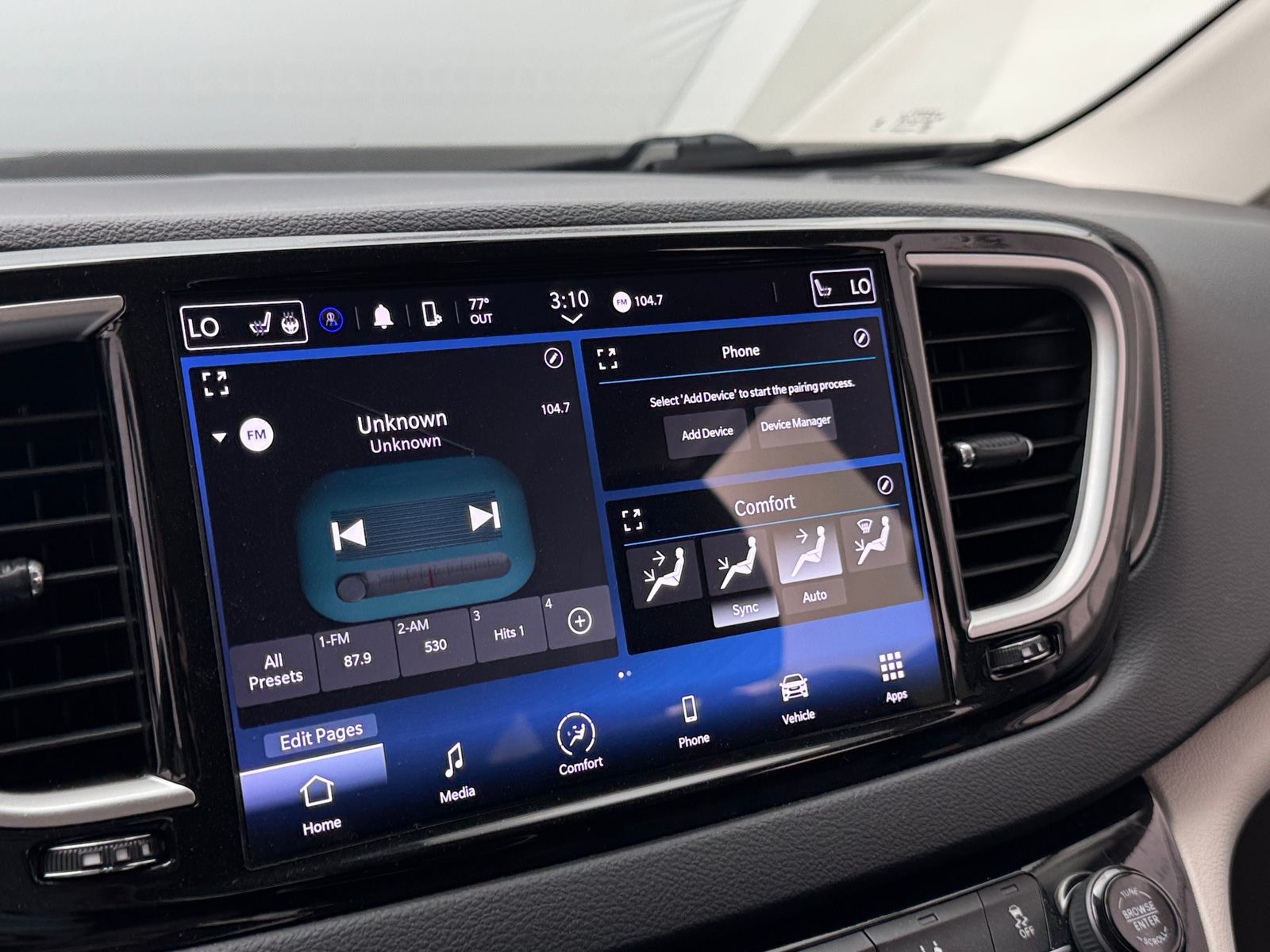 Thumbnail: 2024 Chrysler Pacifica - 3
