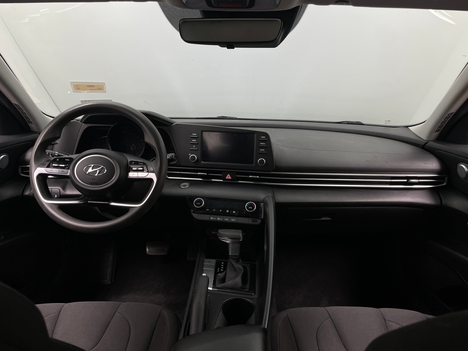 Thumbnail: 2023 Hyundai Elantra - 3