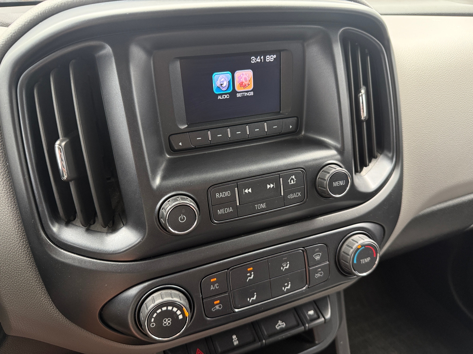 Thumbnail: 2017 Chevrolet Colorado - 4