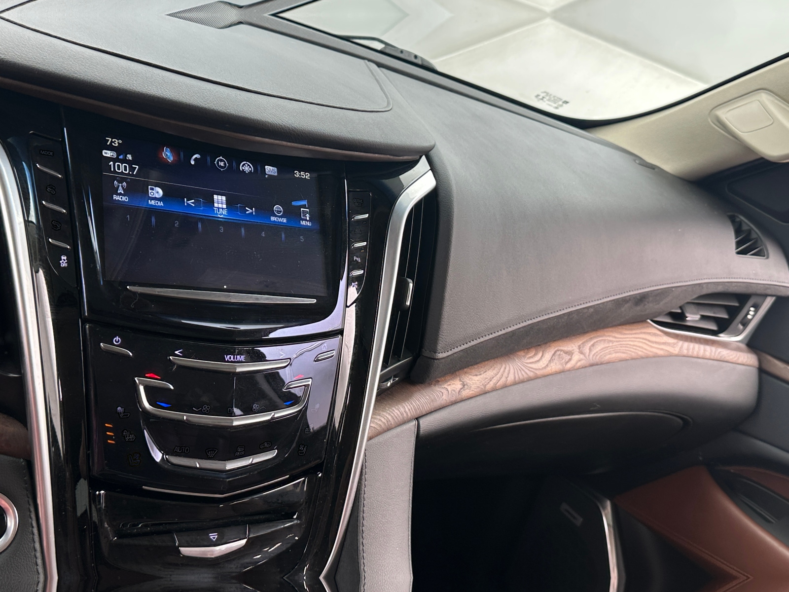 Thumbnail: 2020 Cadillac Escalade - 3