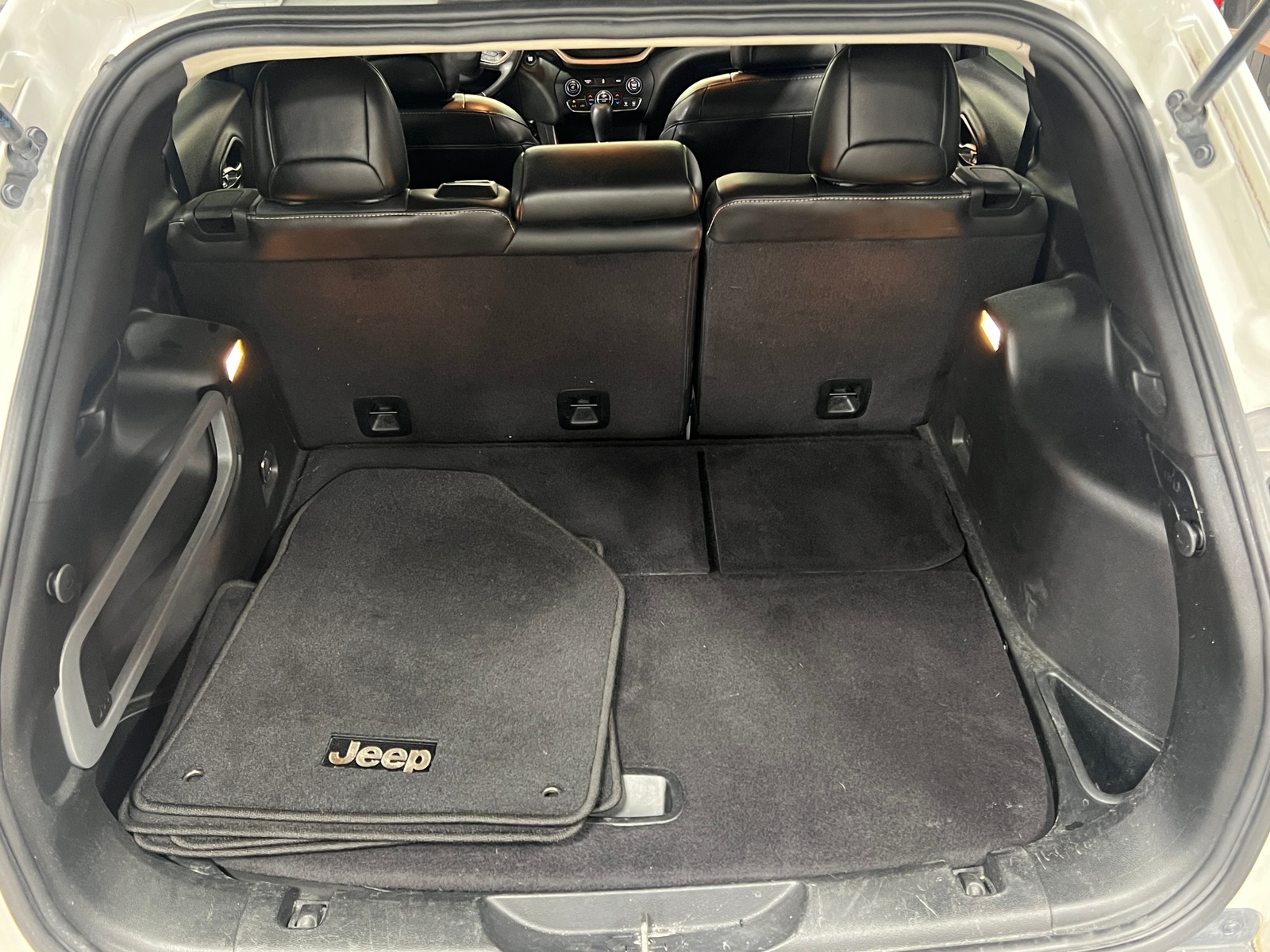 Thumbnail: 2017 Jeep Cherokee - 6