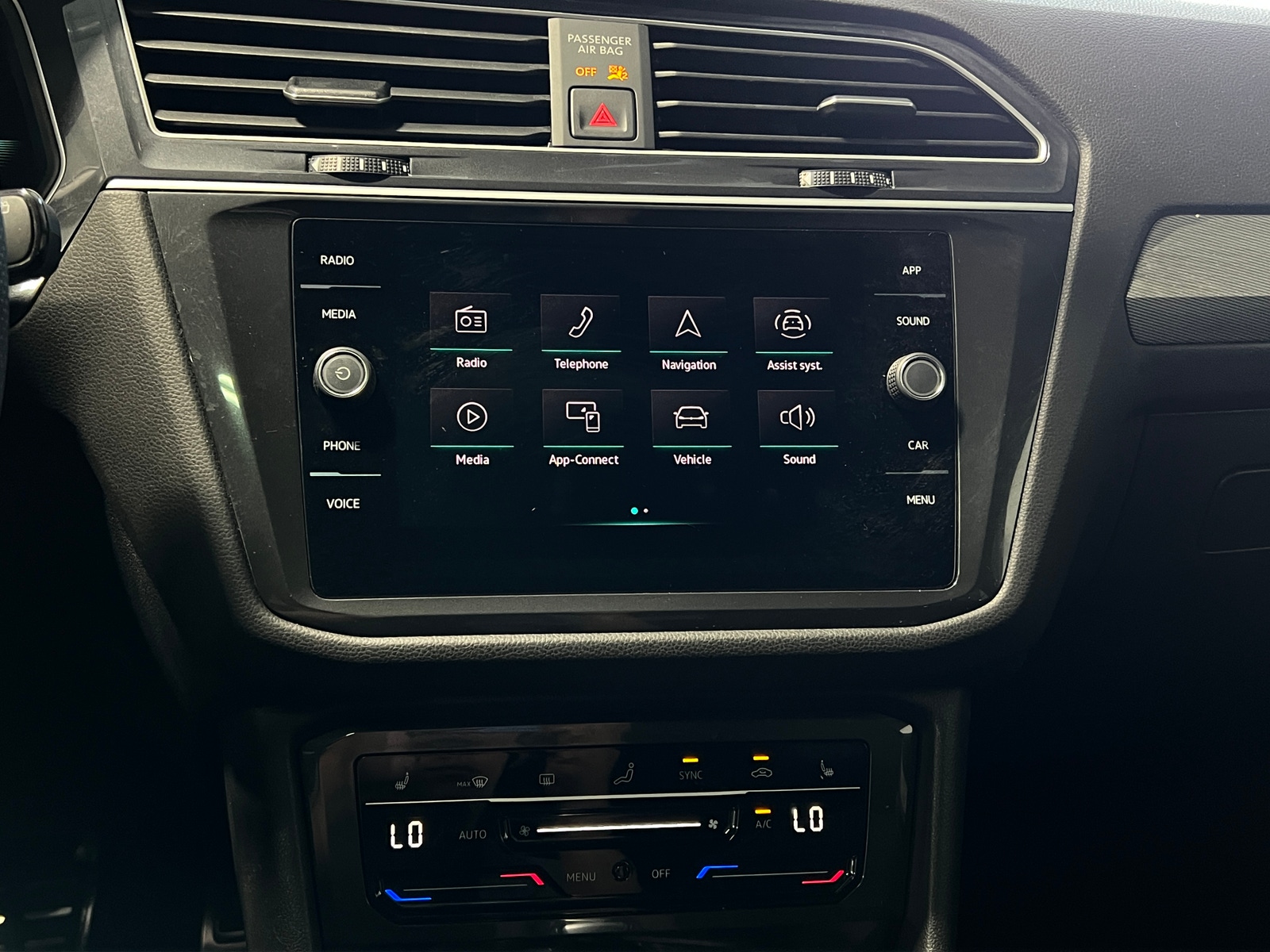 Thumbnail: 2024 Volkswagen Tiguan - 3