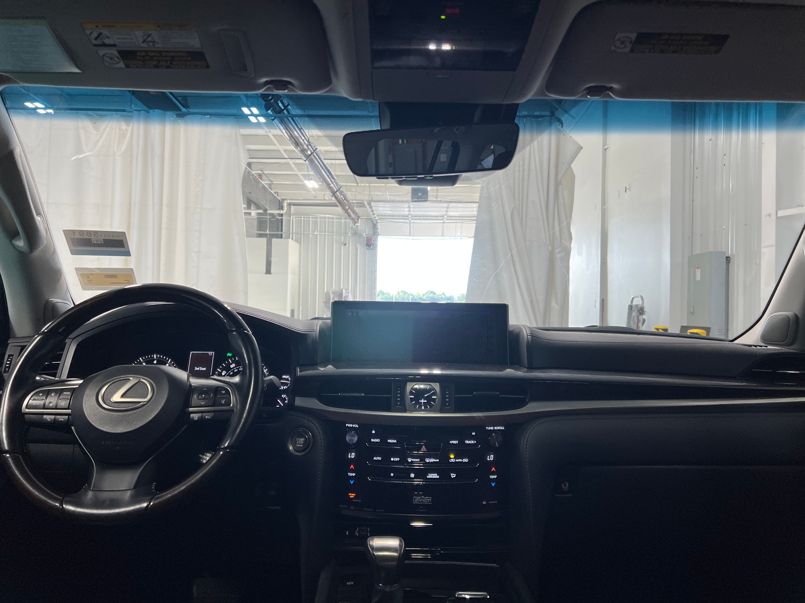 Thumbnail: 2019 Lexus LX - 2