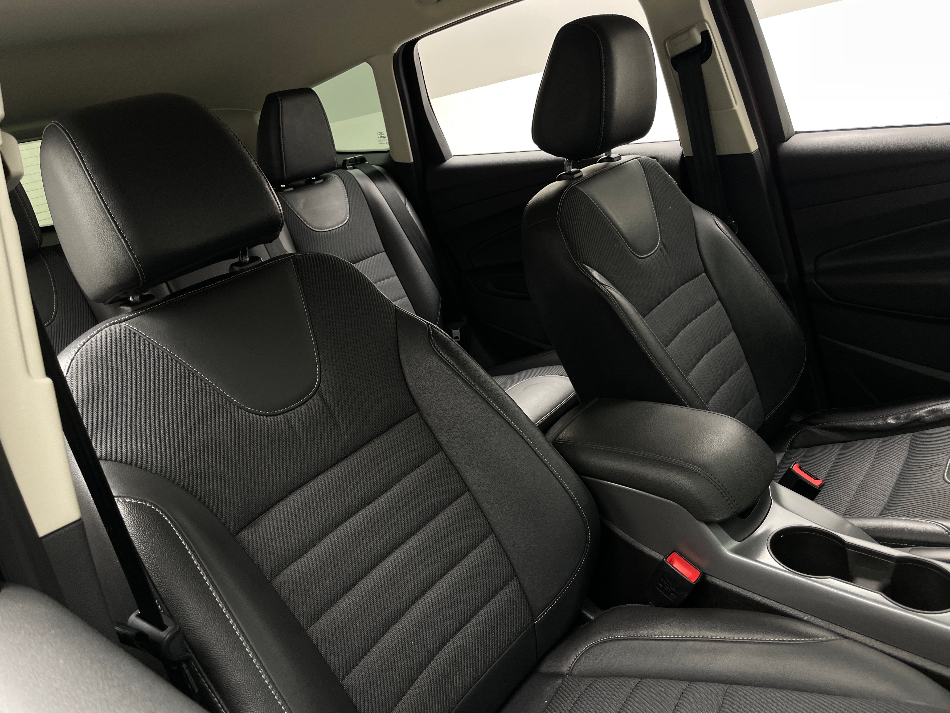 Used 2016 Ford Escape SE with VIN 1FMCU0GX5GUB45795 for sale in Pewaukee, WI