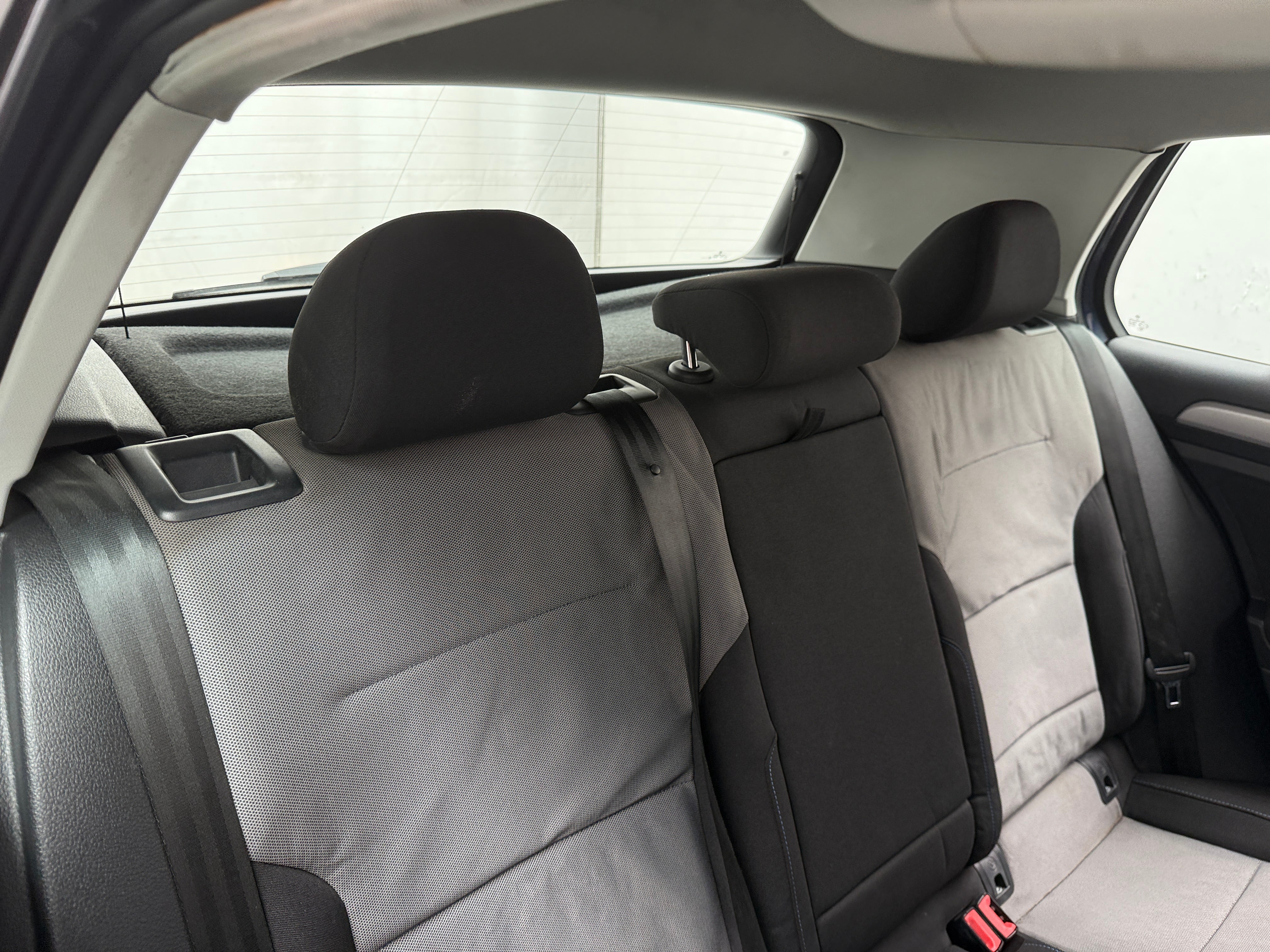 Used 2016 Volkswagen e-Golf e-Golf SE with VIN WVWKP7AU6GW914677 for sale in Oak Creek, WI
