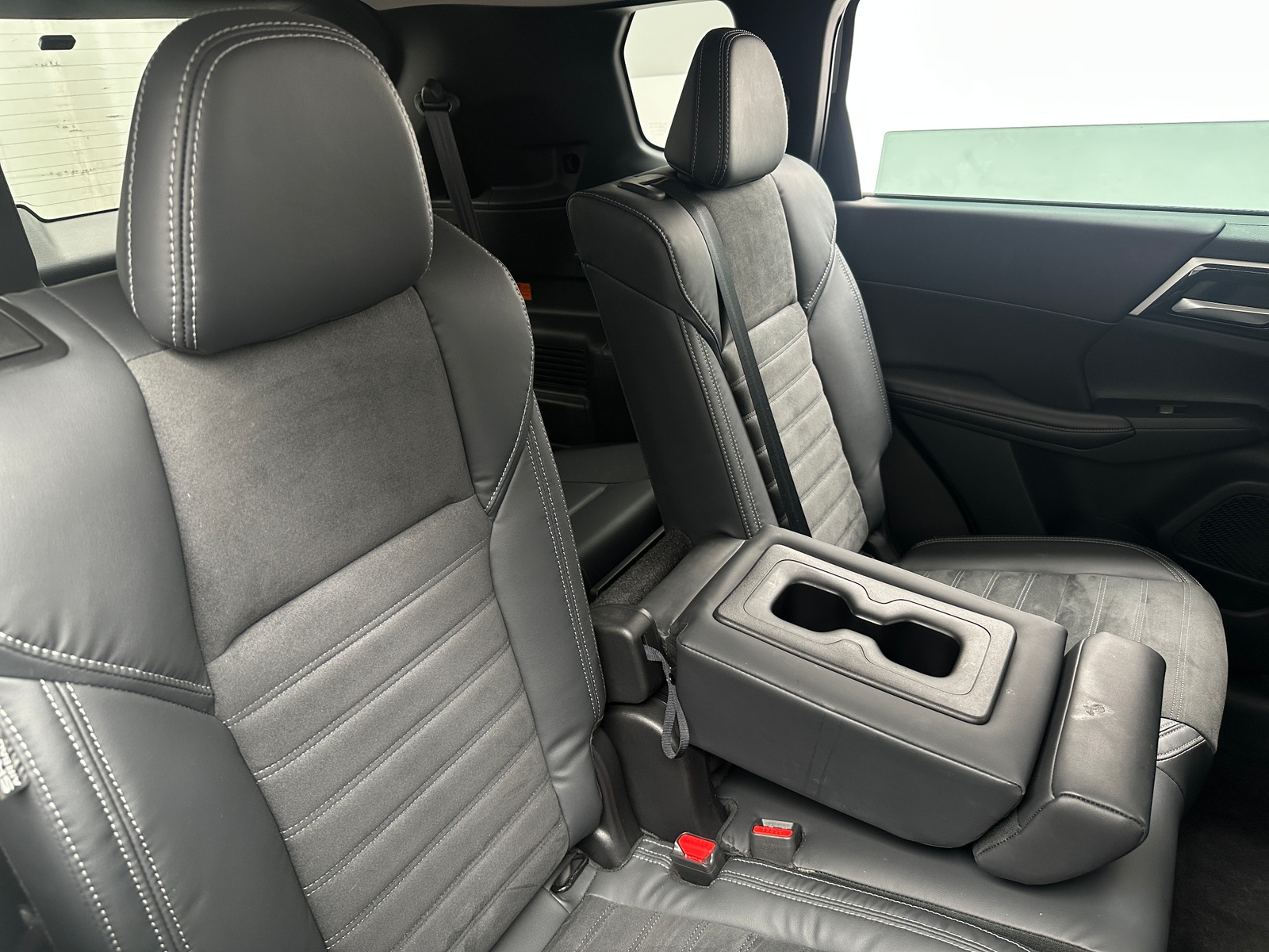 Thumbnail: 2023 Mitsubishi Outlander - 5