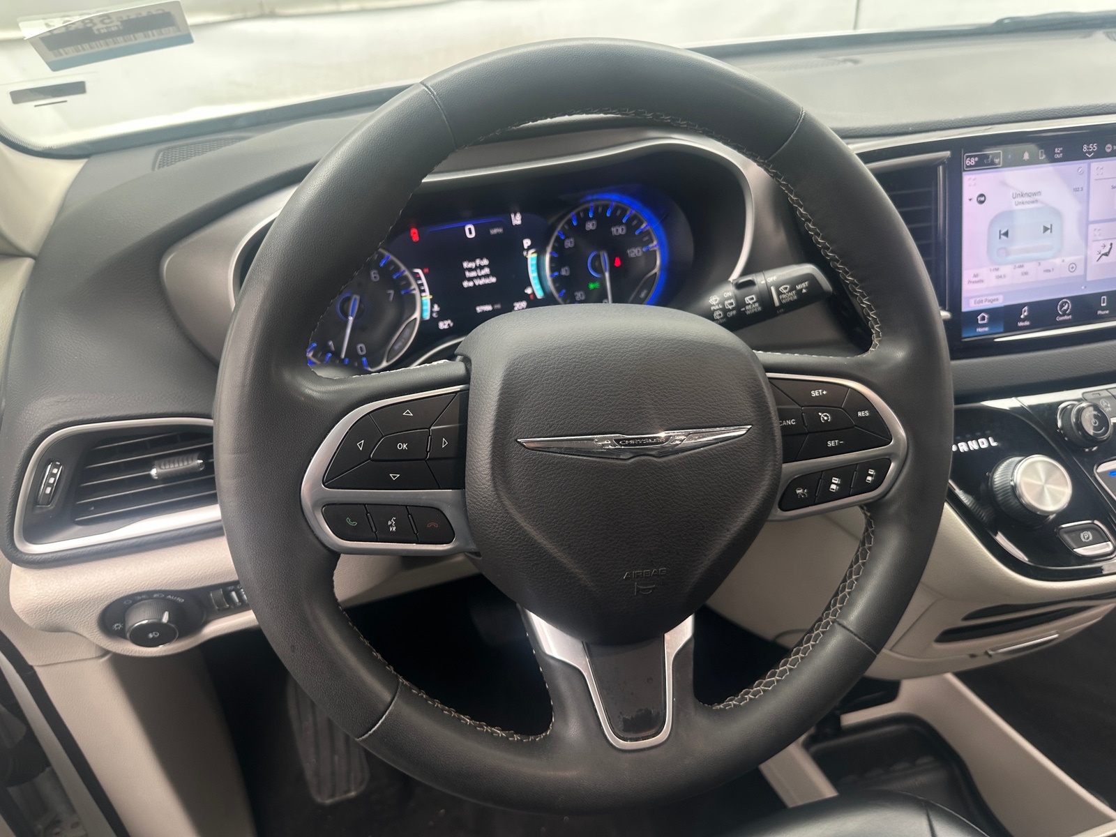 Thumbnail: 2023 Chrysler Pacifica - 4