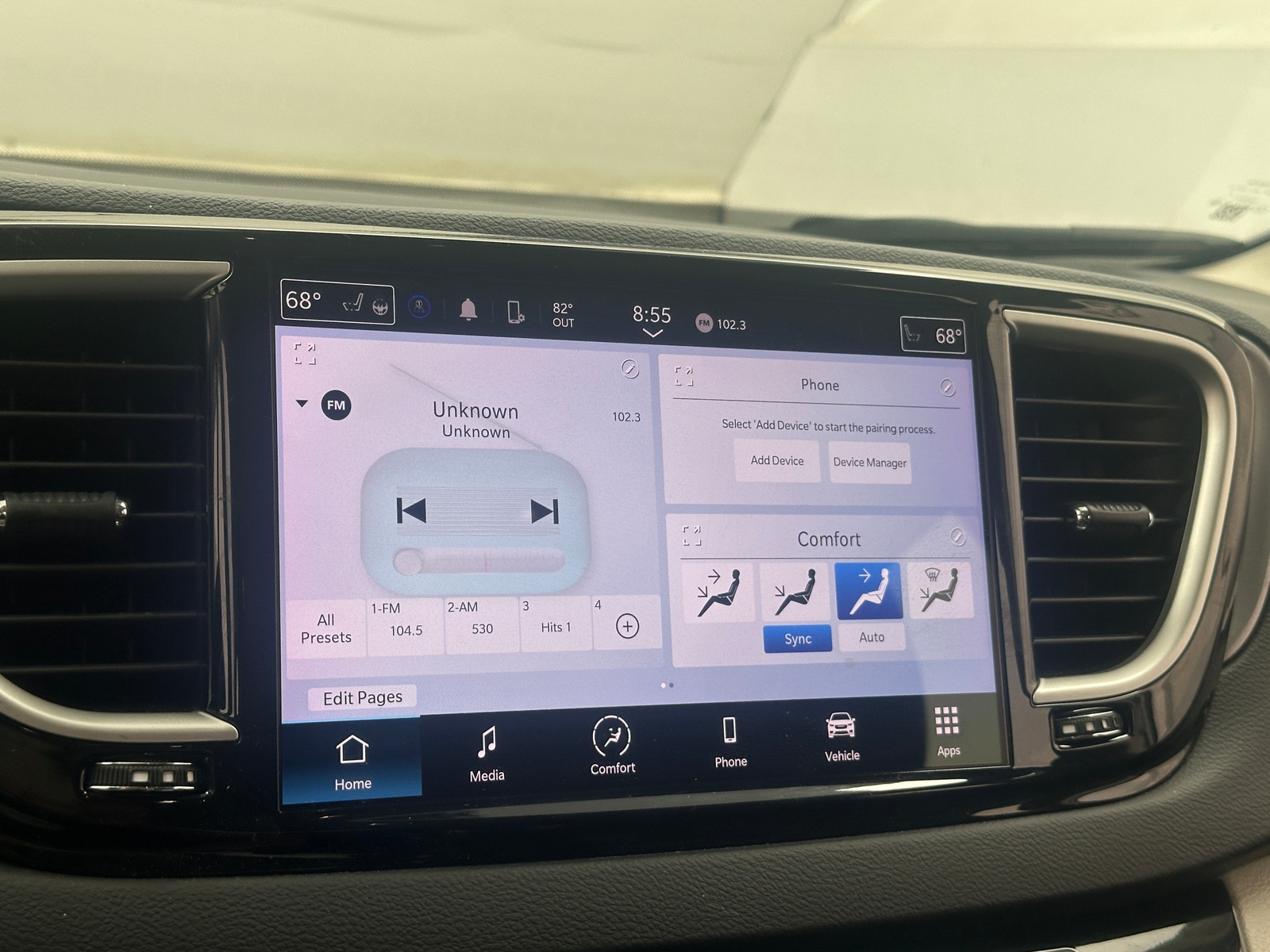 Thumbnail: 2023 Chrysler Pacifica - 3
