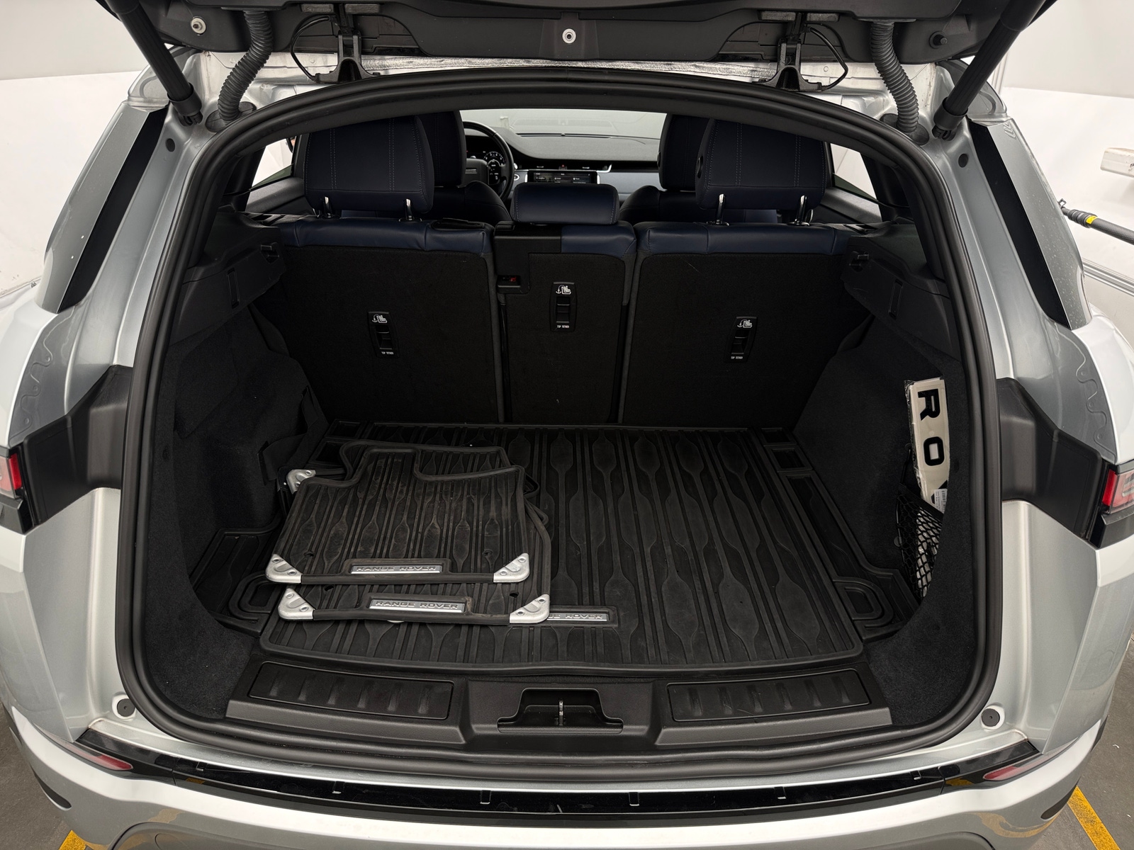 Thumbnail: 2020 Land Rover Range Rover Evoque - 6