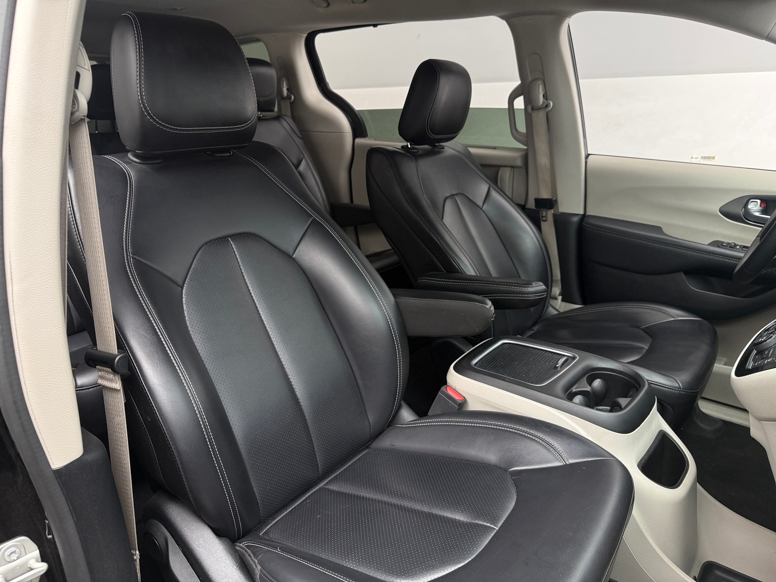 Thumbnail: 2023 Chrysler Pacifica - 2
