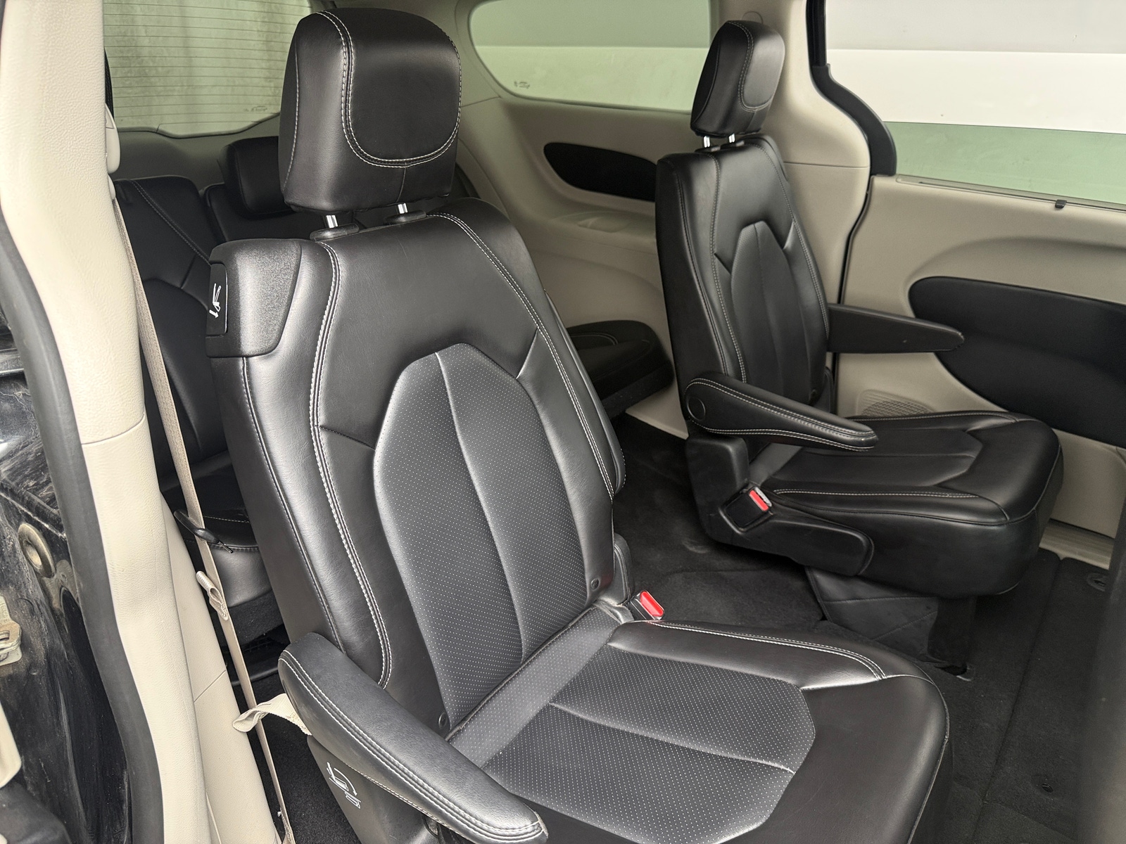 Thumbnail: 2023 Chrysler Pacifica - 6