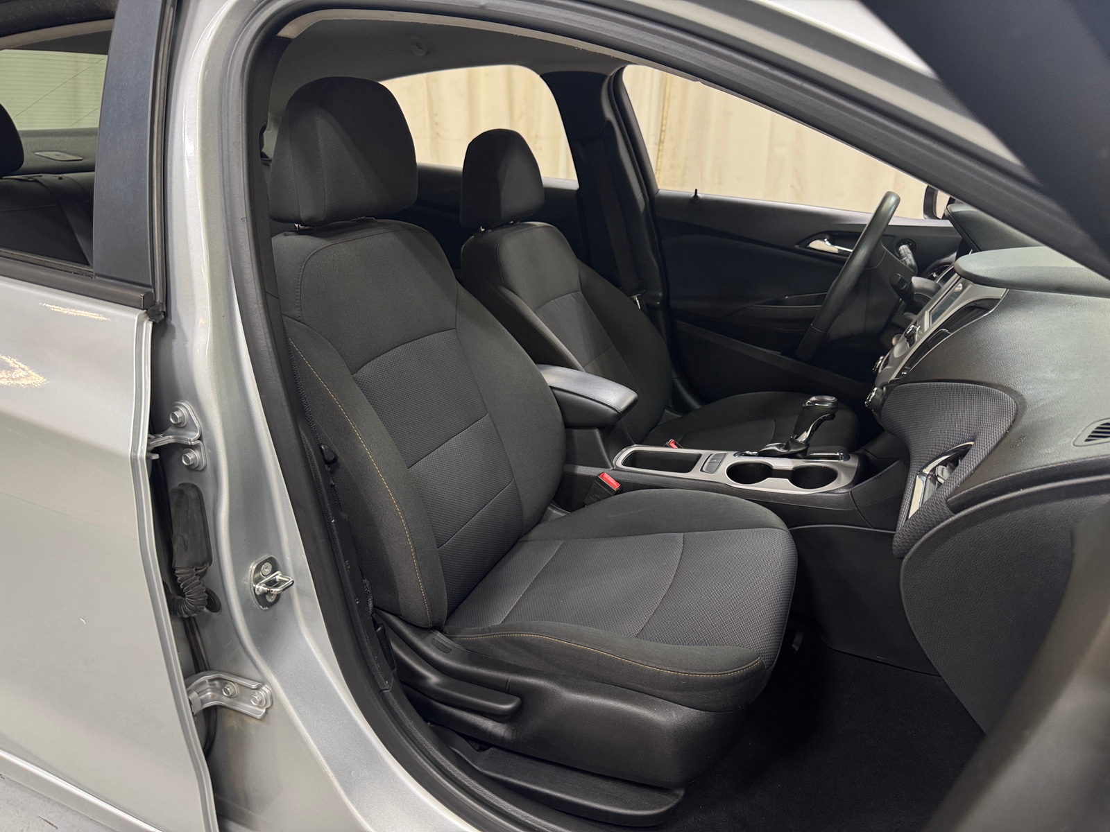 Thumbnail: 2018 Chevrolet Cruze - 2