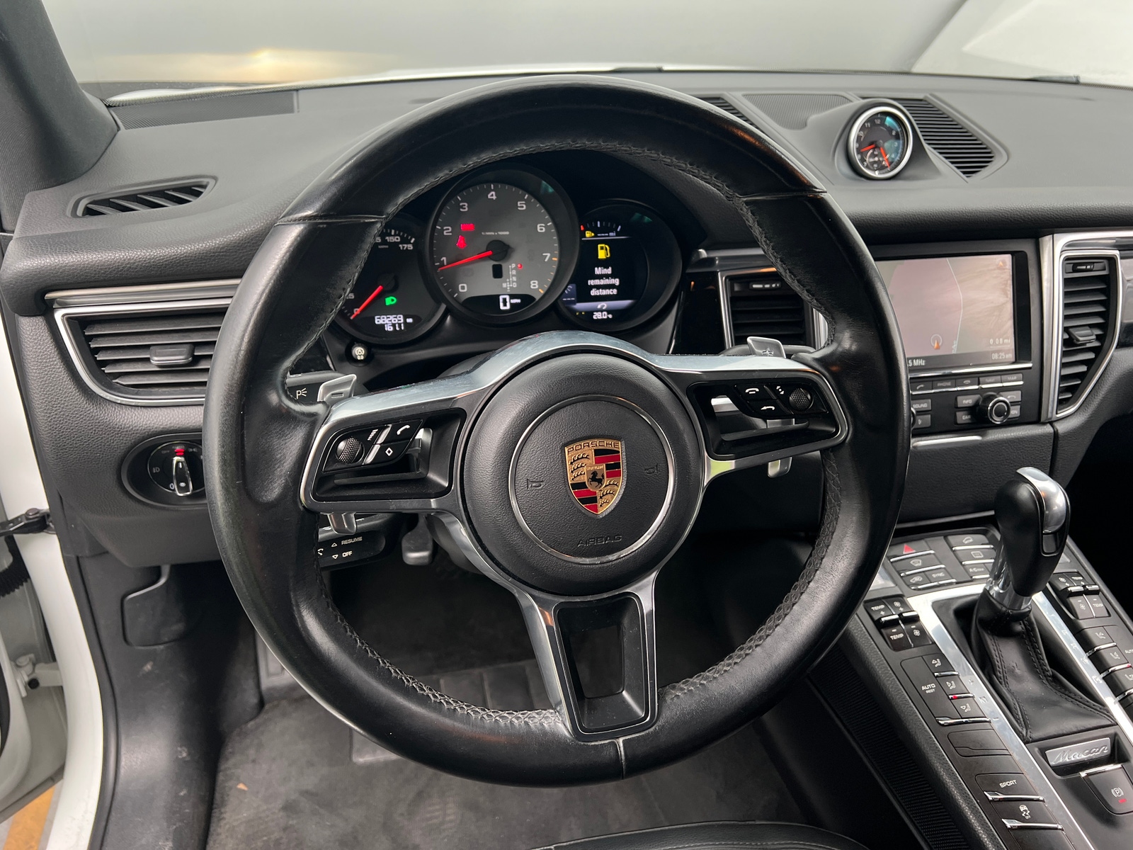 Thumbnail: 2016 Porsche Macan - 4