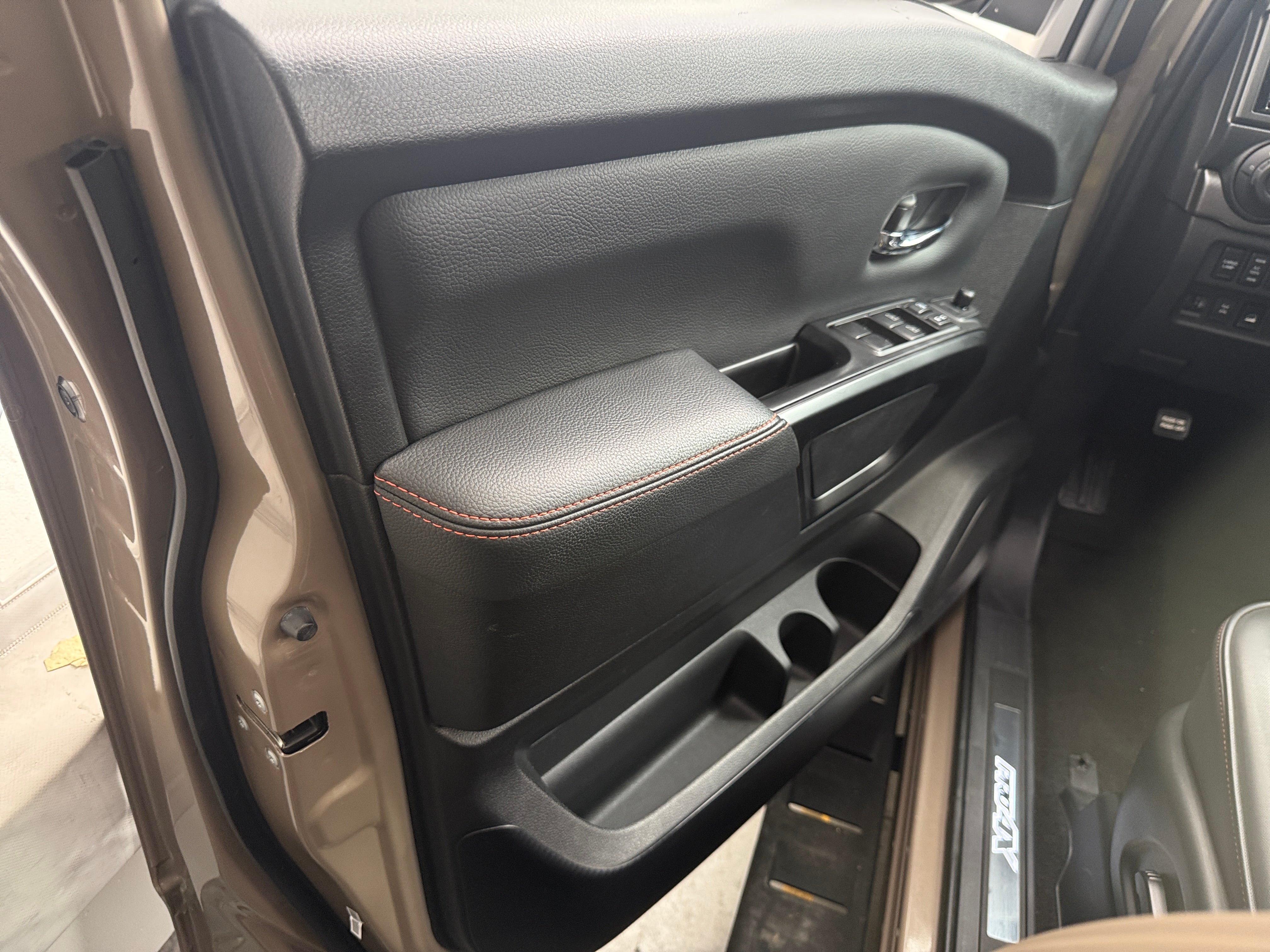 2024 Nissan Titan PRO-4X - Photo 2