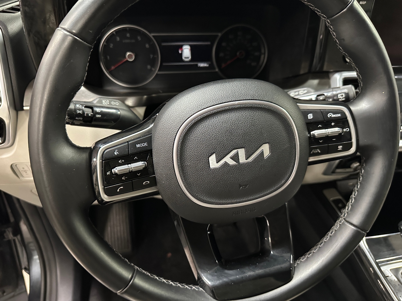 Thumbnail: 2022 Kia Sorento - 4
