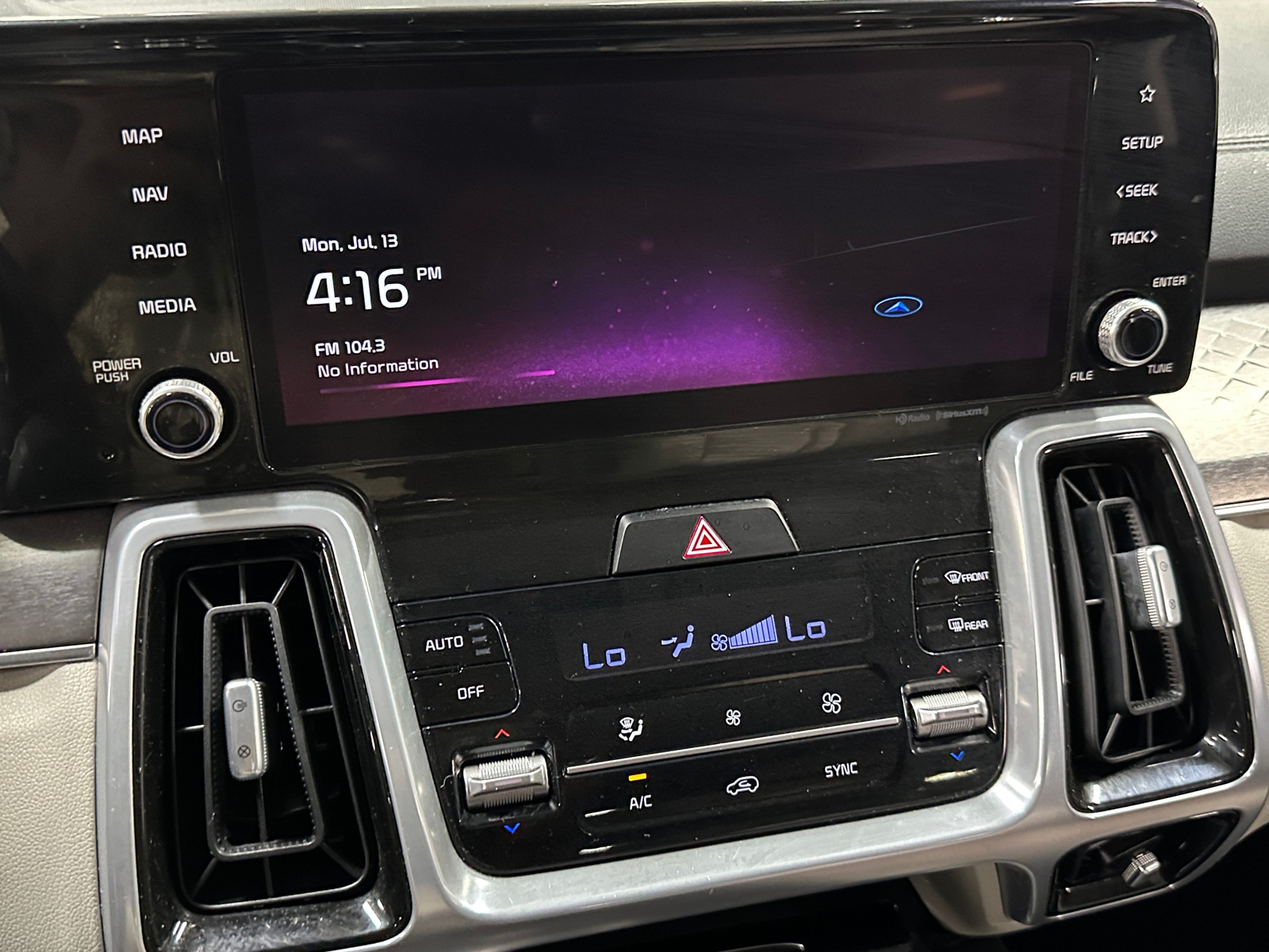 Thumbnail: 2022 Kia Sorento - 3