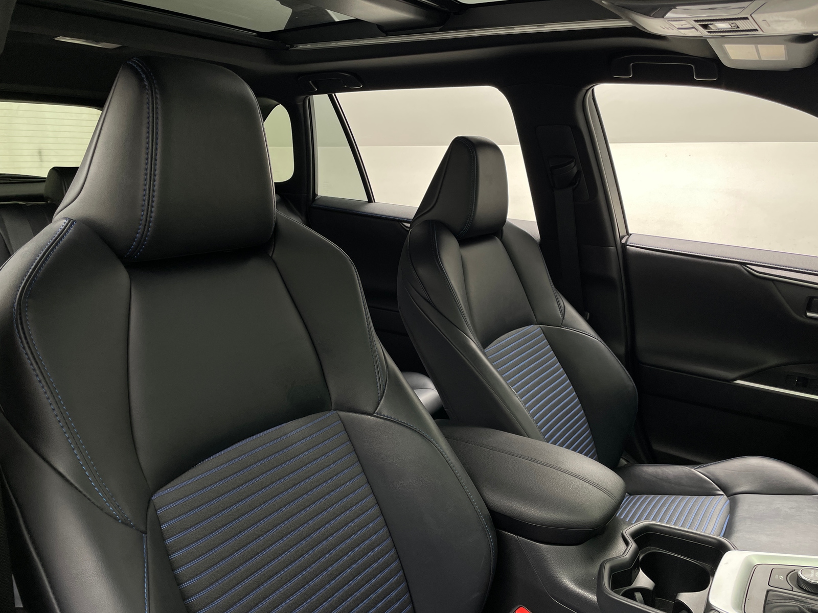 Thumbnail: 2020 Toyota RAV4 - 2