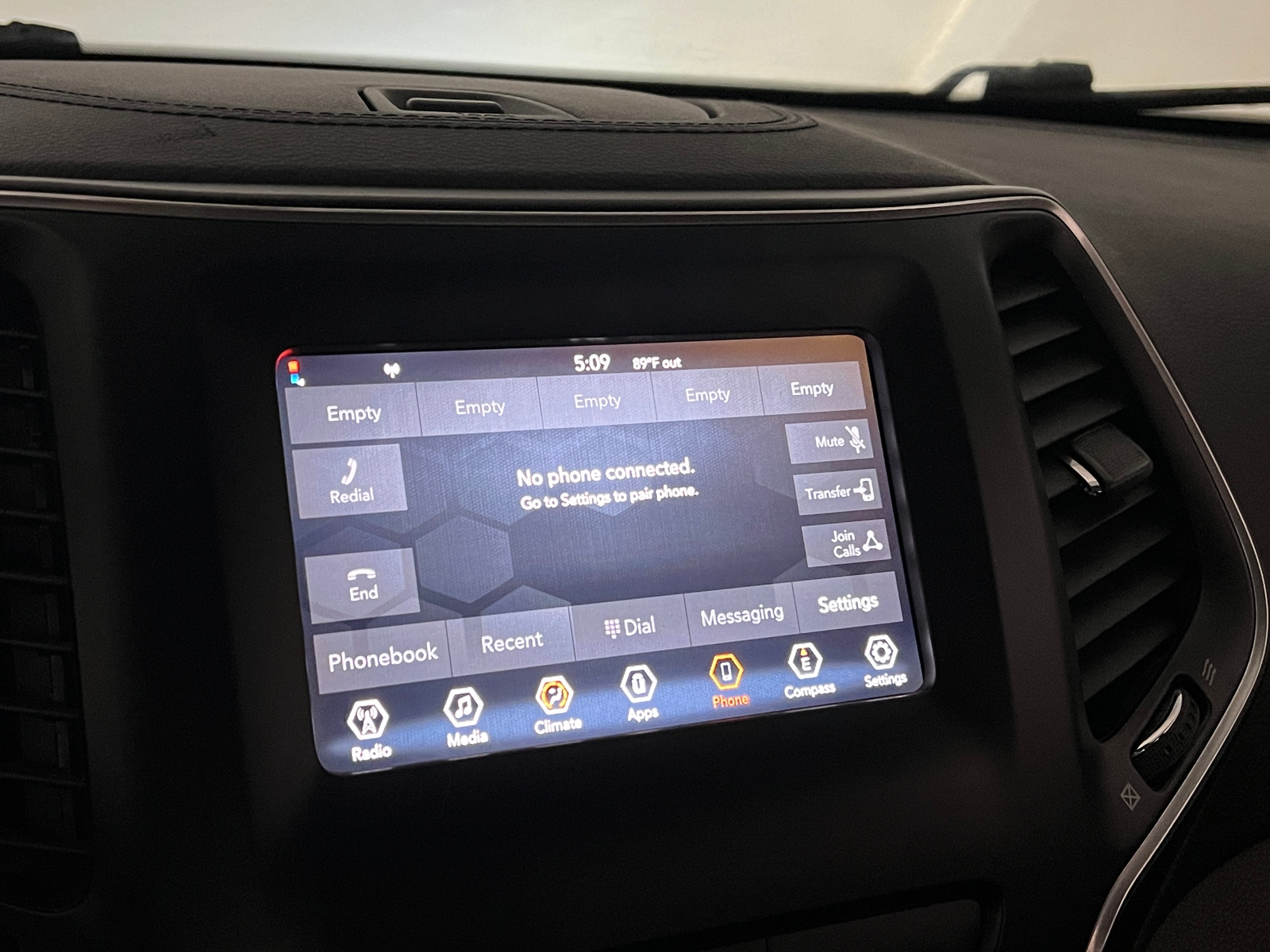Thumbnail: 2019 Jeep Cherokee - 4
