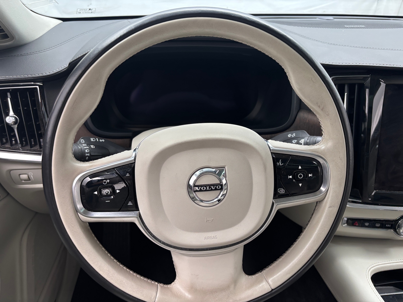 Thumbnail: 2022 Volvo S90 - 4