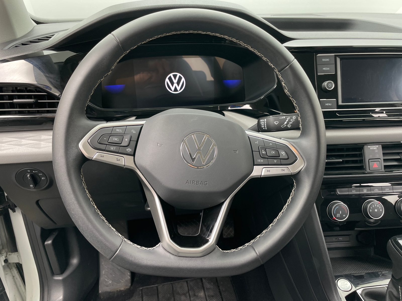Thumbnail: 2023 Volkswagen Taos - 5