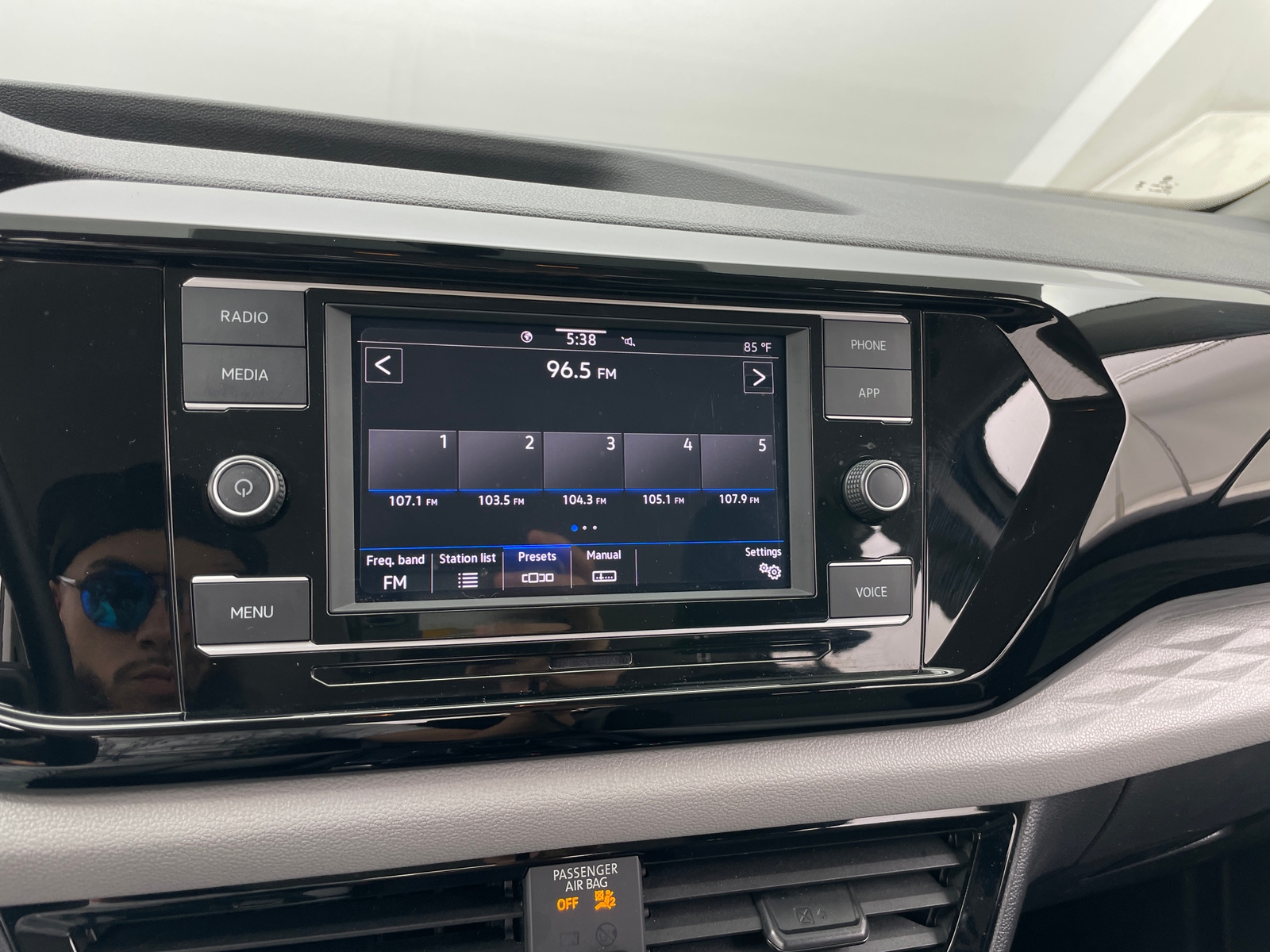 Thumbnail: 2023 Volkswagen Taos - 4