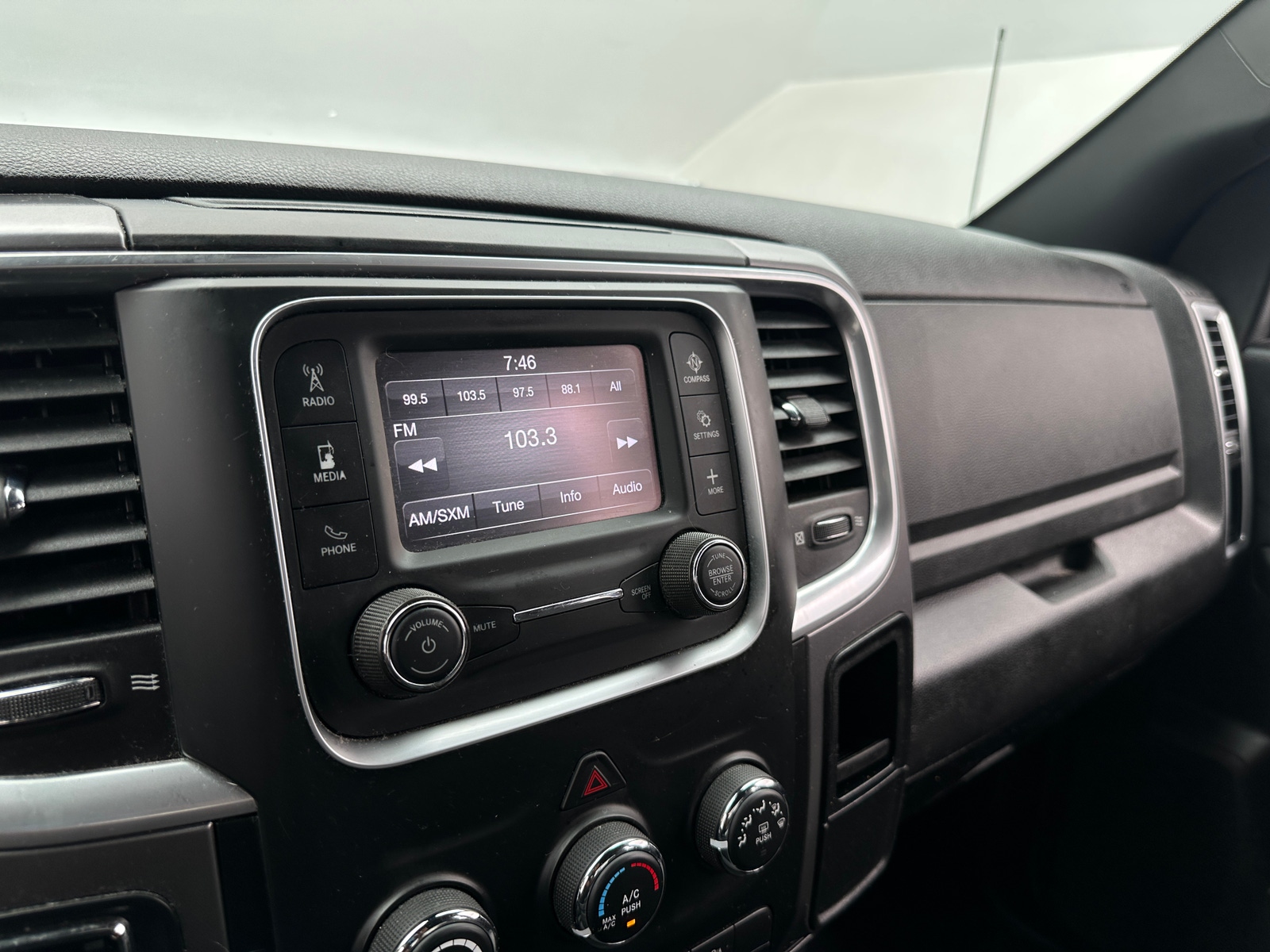 Thumbnail: 2021 RAM 1500 Classic - 4