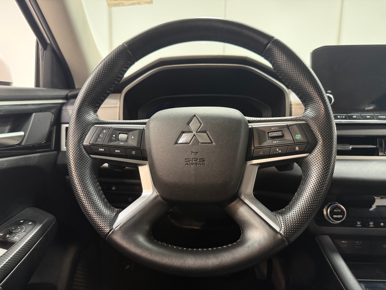 Thumbnail: 2024 Mitsubishi Outlander - 4