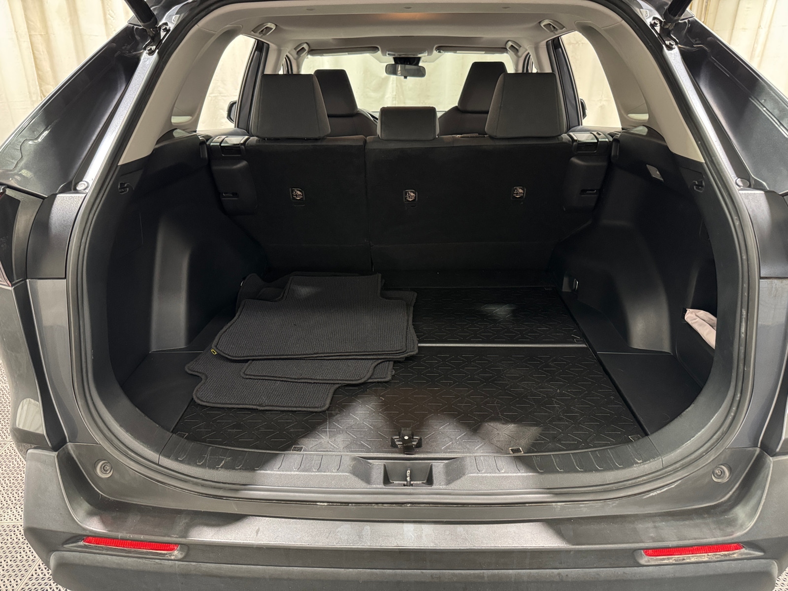Thumbnail: 2019 Toyota RAV4 - 7