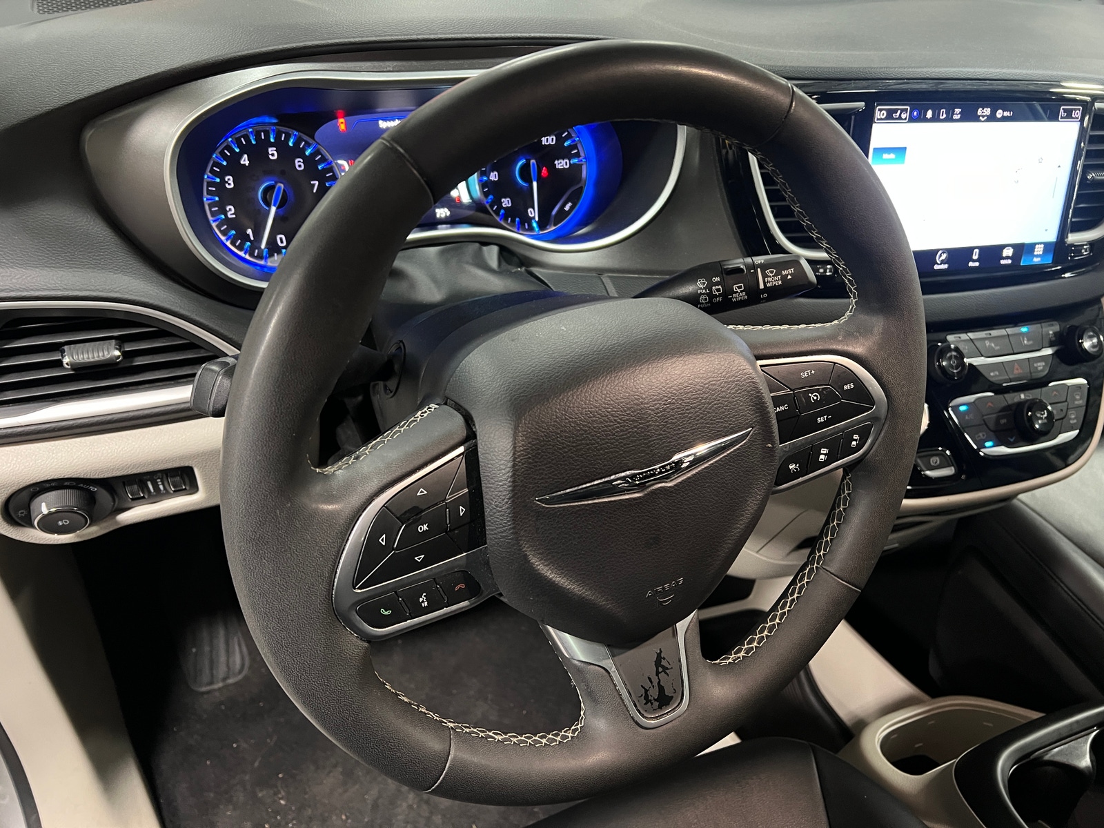 Thumbnail: 2024 Chrysler Pacifica - 4