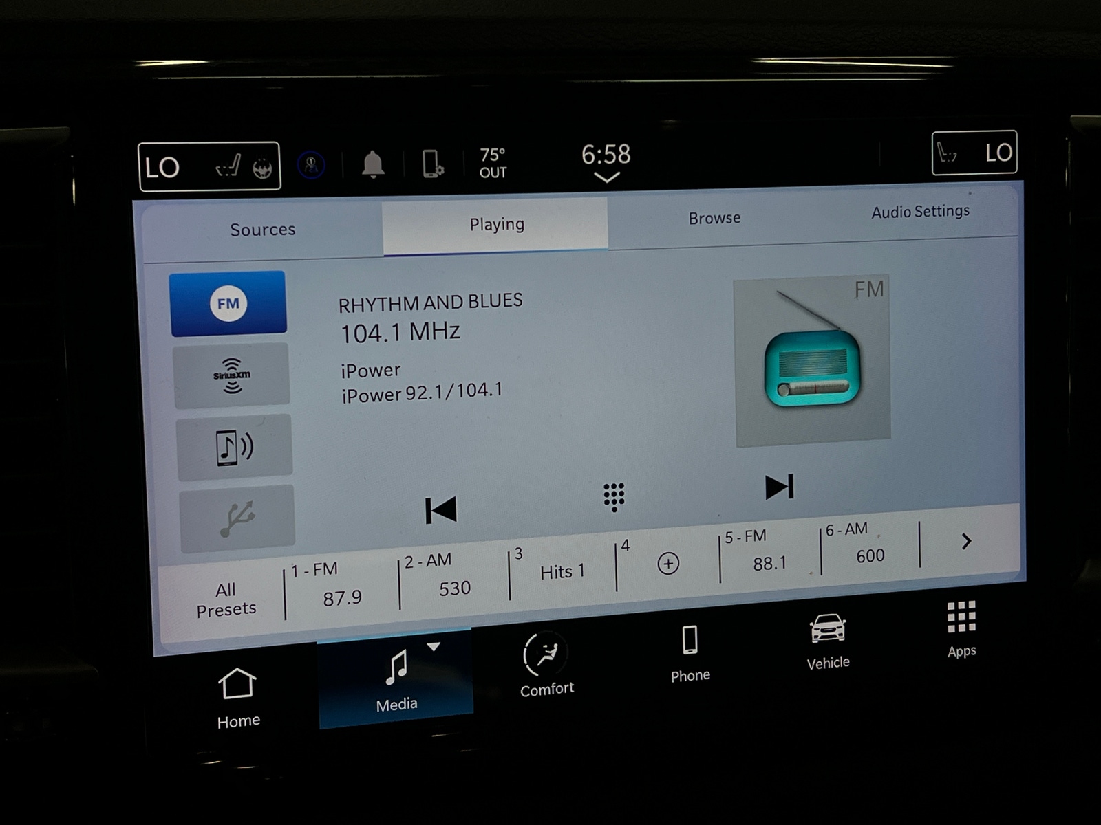 Thumbnail: 2024 Chrysler Pacifica - 3