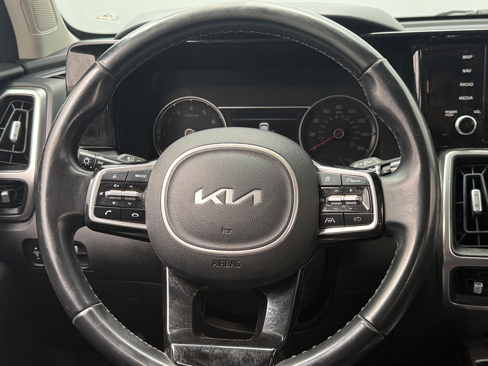 Thumbnail: 2022 Kia Sorento - 4