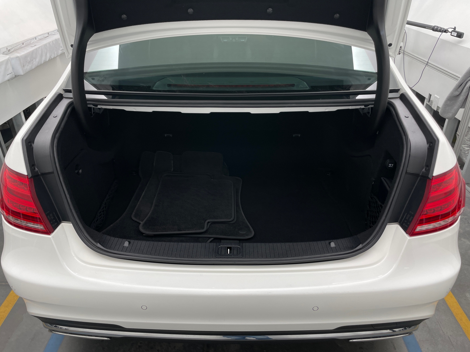 Thumbnail: 2014 Mercedes-Benz E-Class - 6