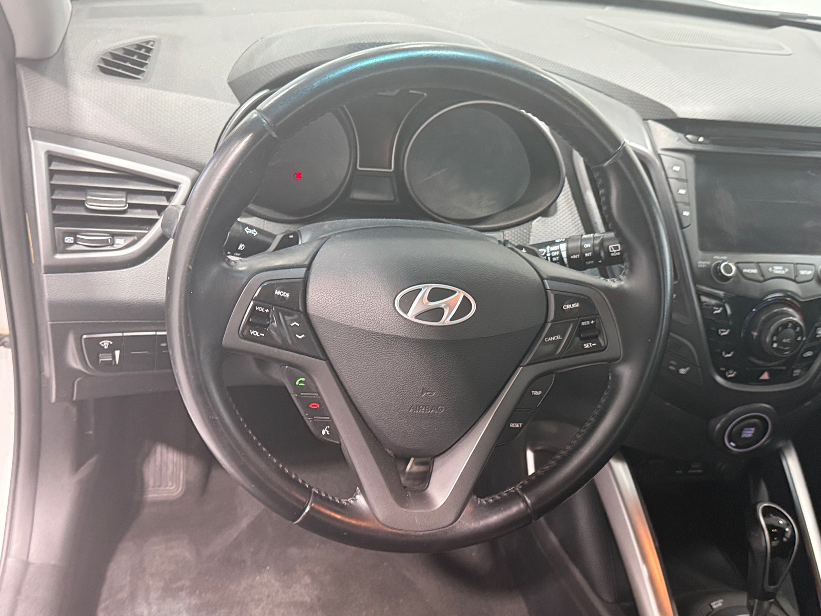 Thumbnail: 2015 Hyundai Veloster - 4