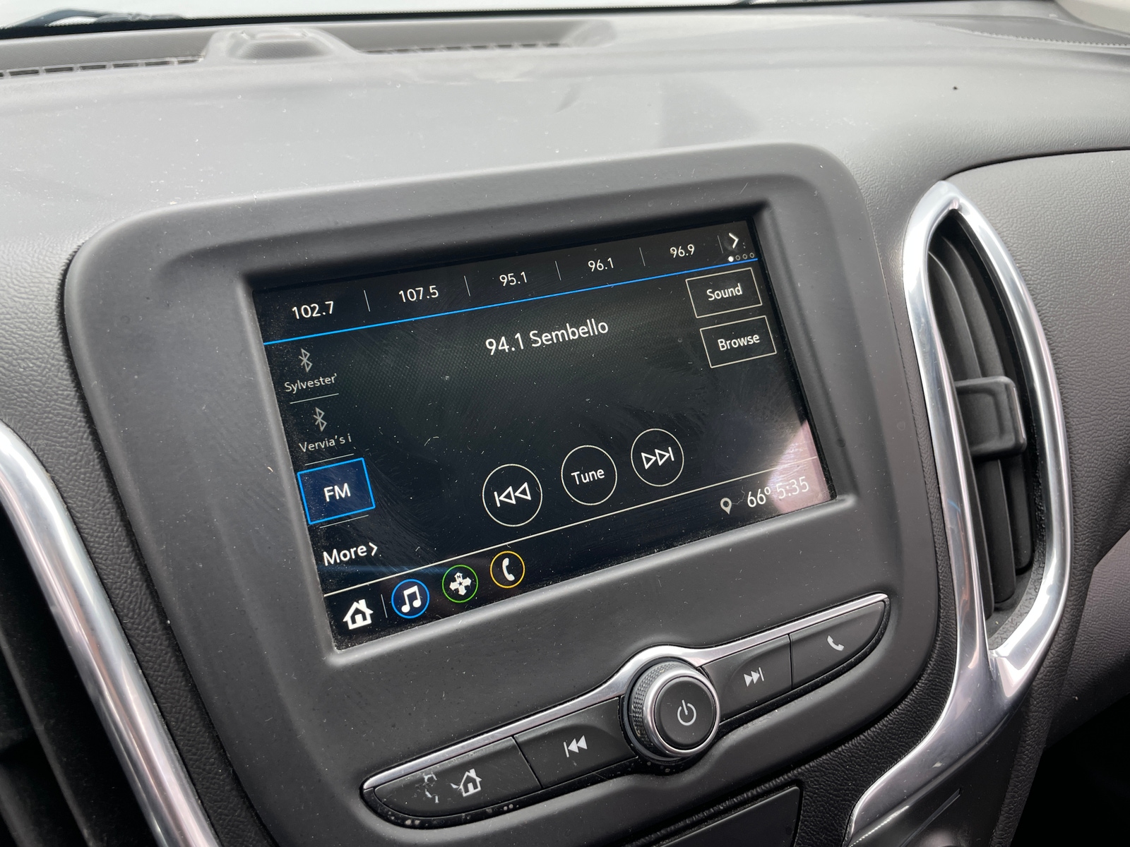 Thumbnail: 2019 Chevrolet Equinox - 4