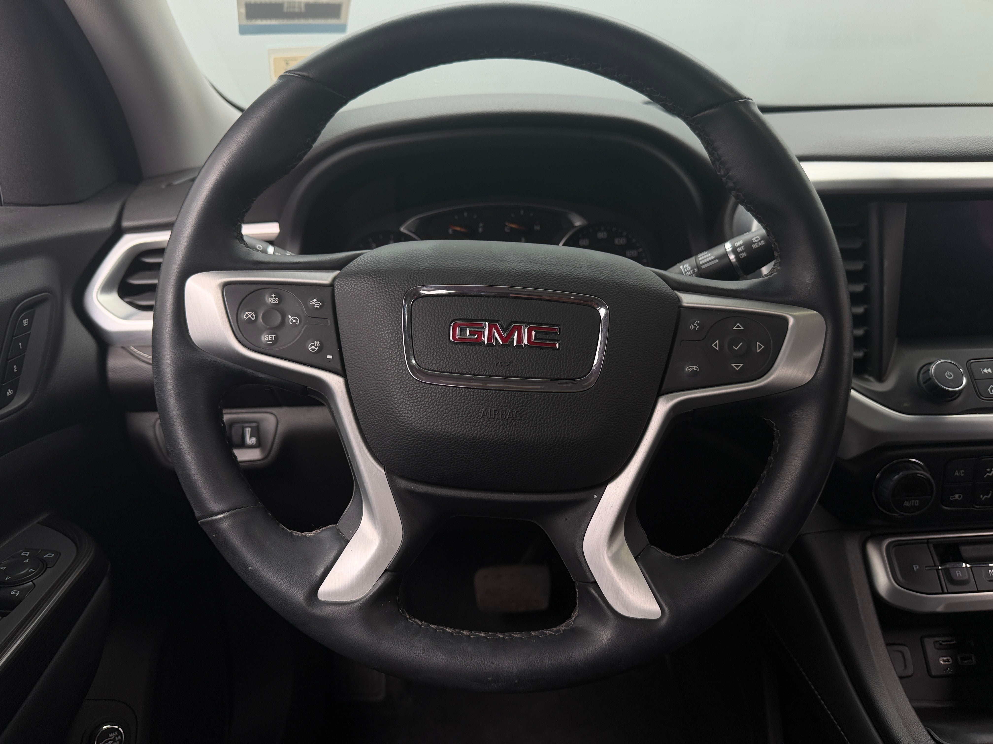 2023 GMC Acadia SLT - Photo 8