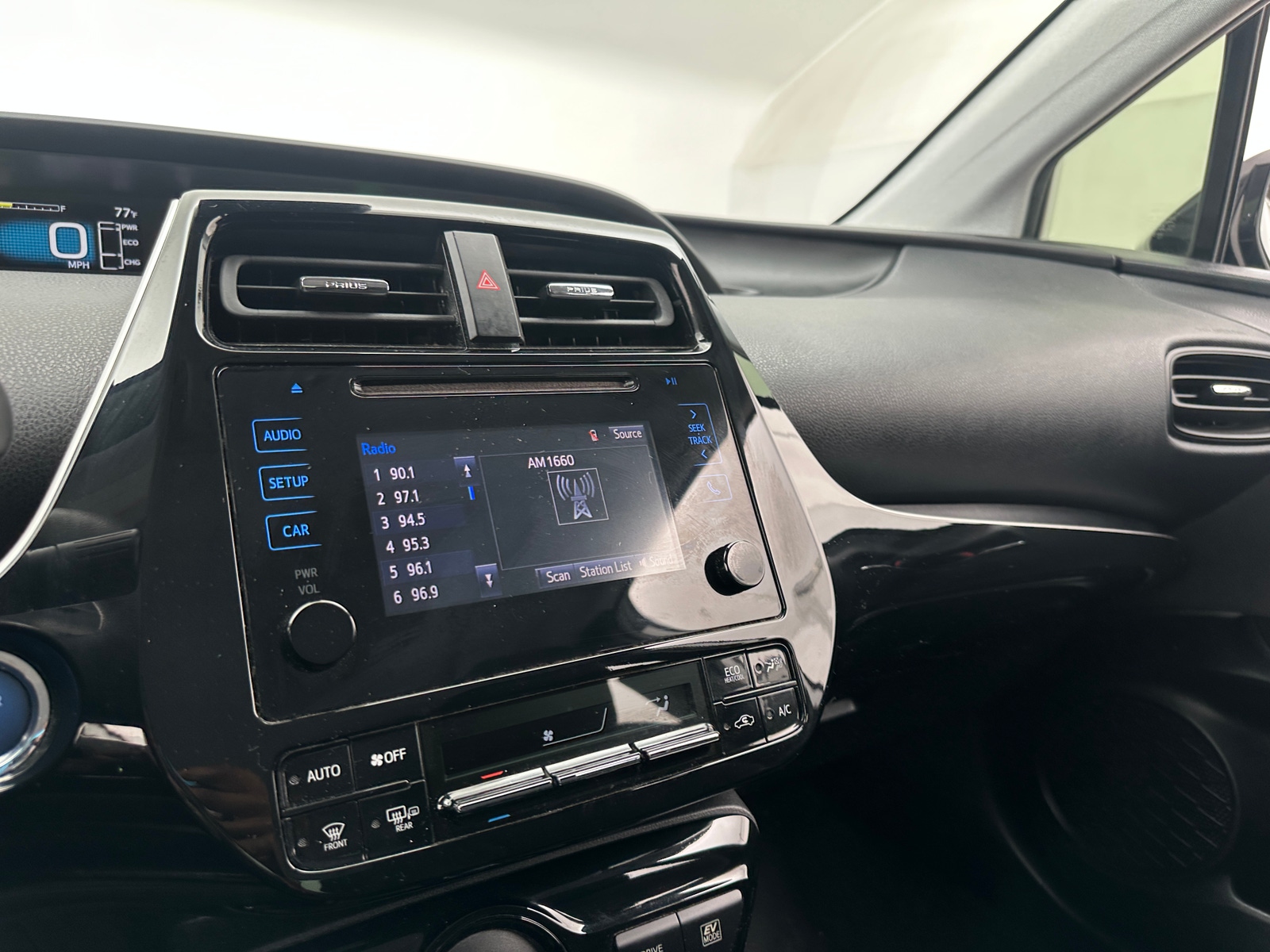 Thumbnail: 2019 Toyota Prius - 4