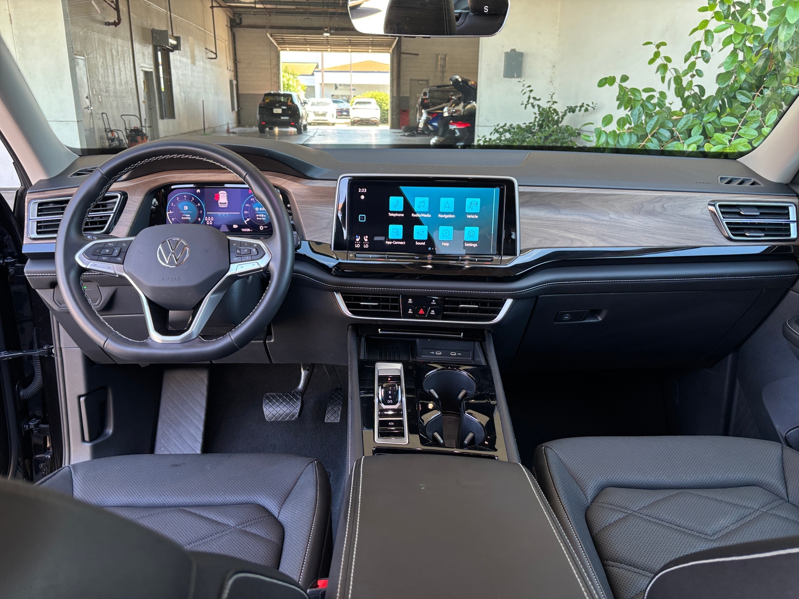 Thumbnail: 2026 Volkswagen Atlas - 3