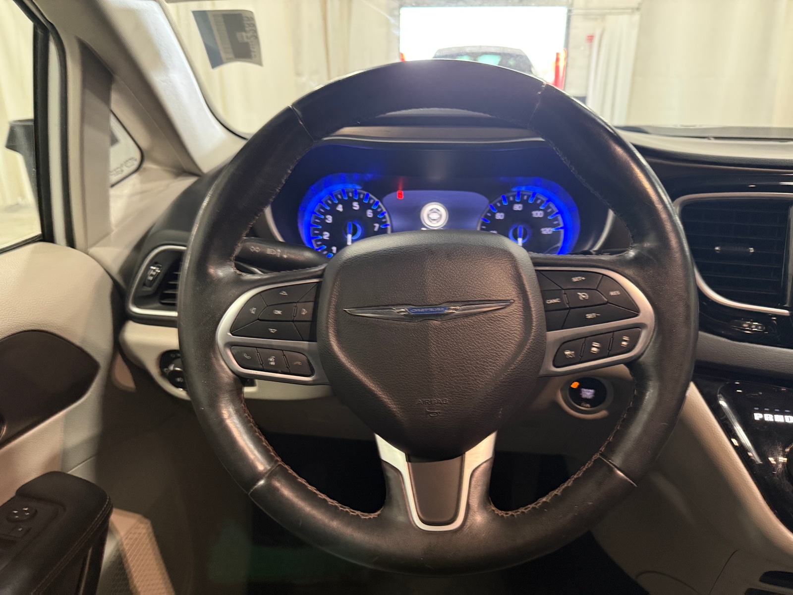 Thumbnail: 2018 Chrysler Pacifica - 4