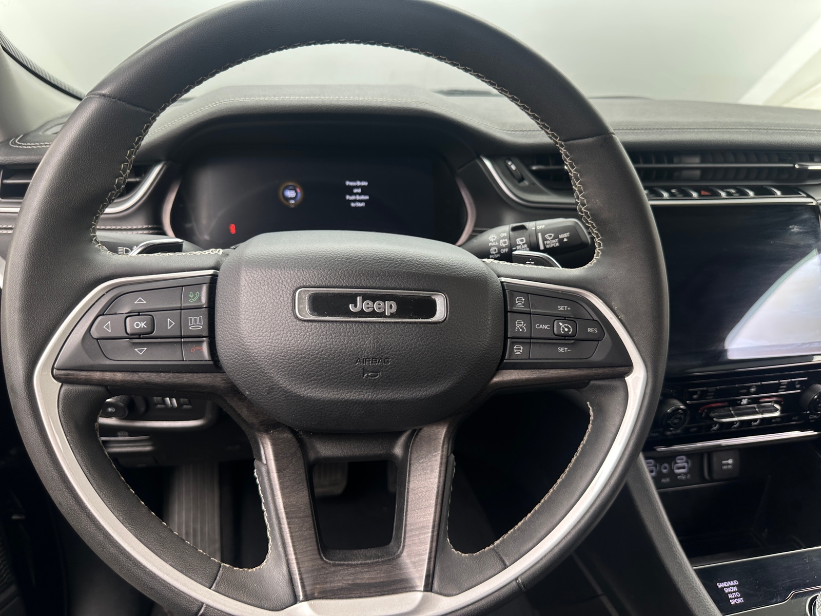 Thumbnail: 2023 Jeep Grand Cherokee L - 4