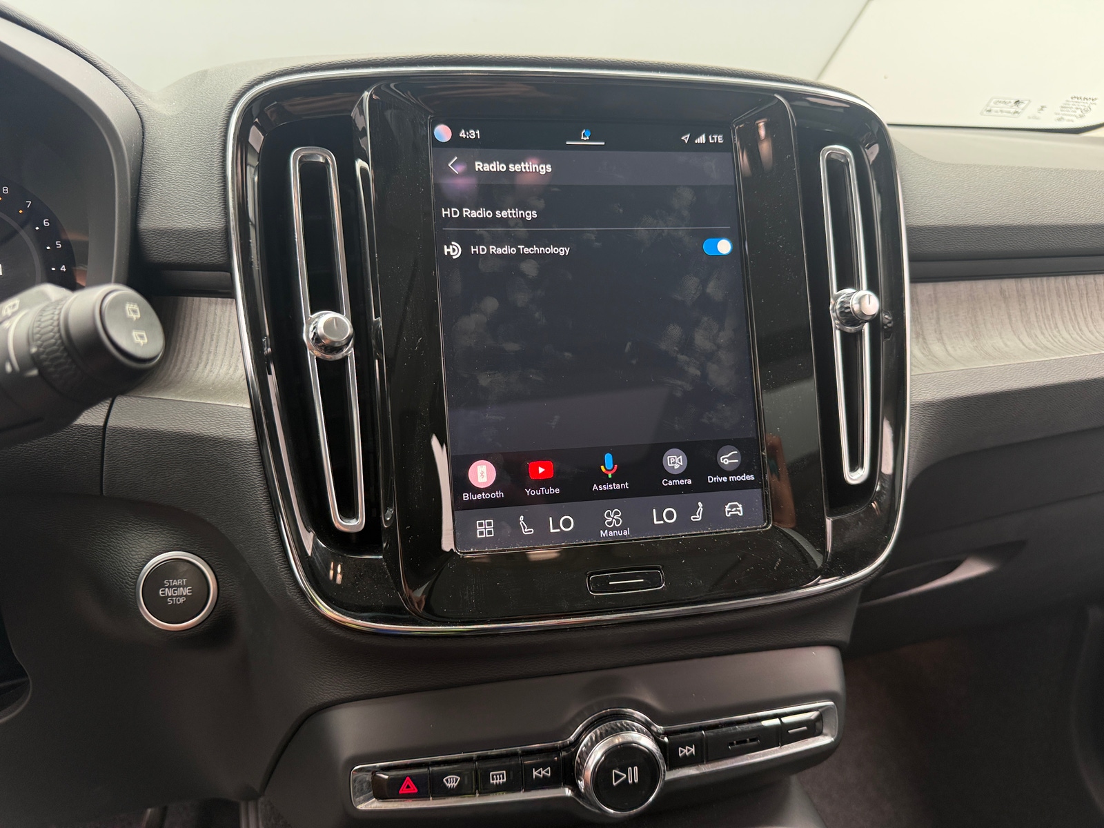 Thumbnail: 2025 Volvo XC40 - 3