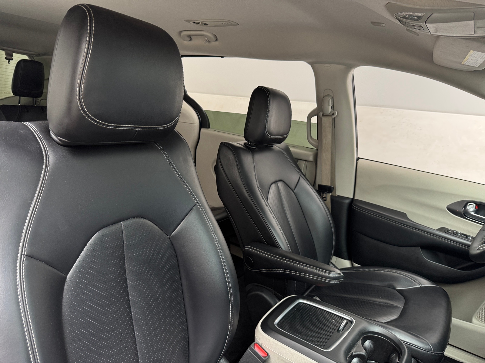 Thumbnail: 2024 Chrysler Pacifica - 2