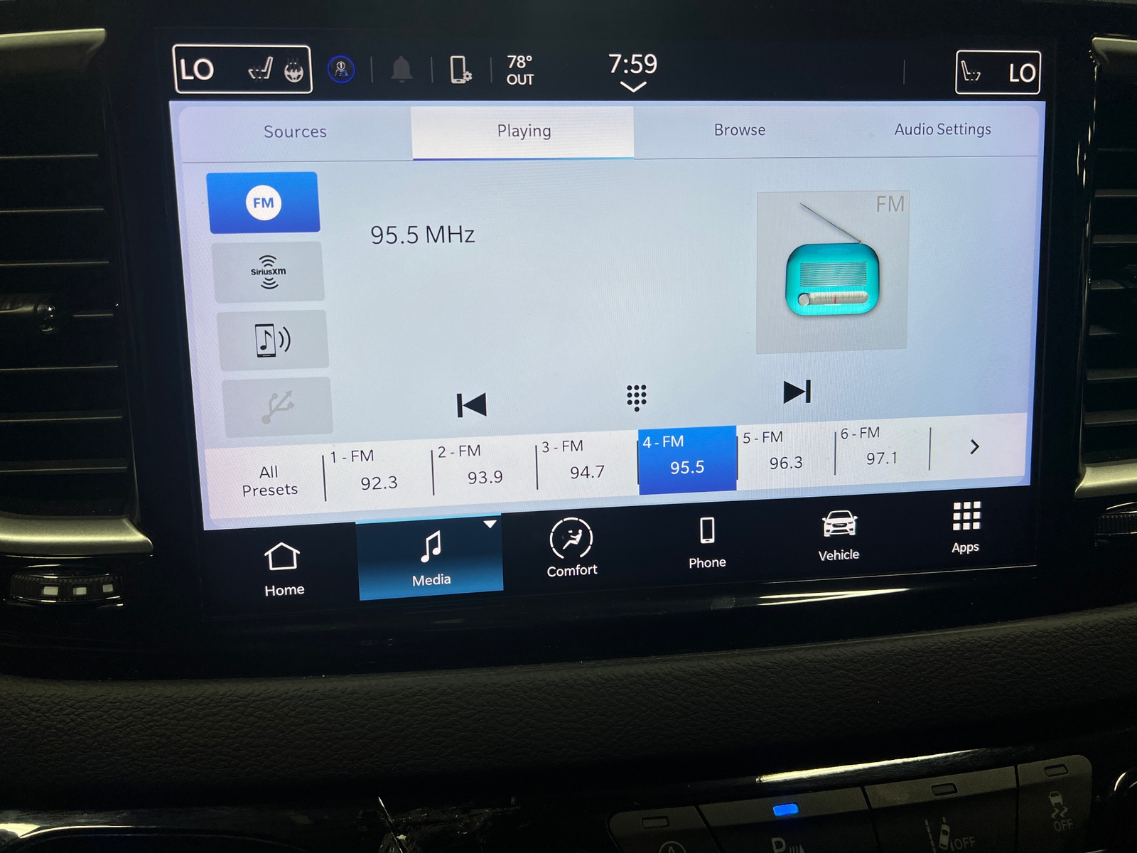 Thumbnail: 2024 Chrysler Pacifica - 4