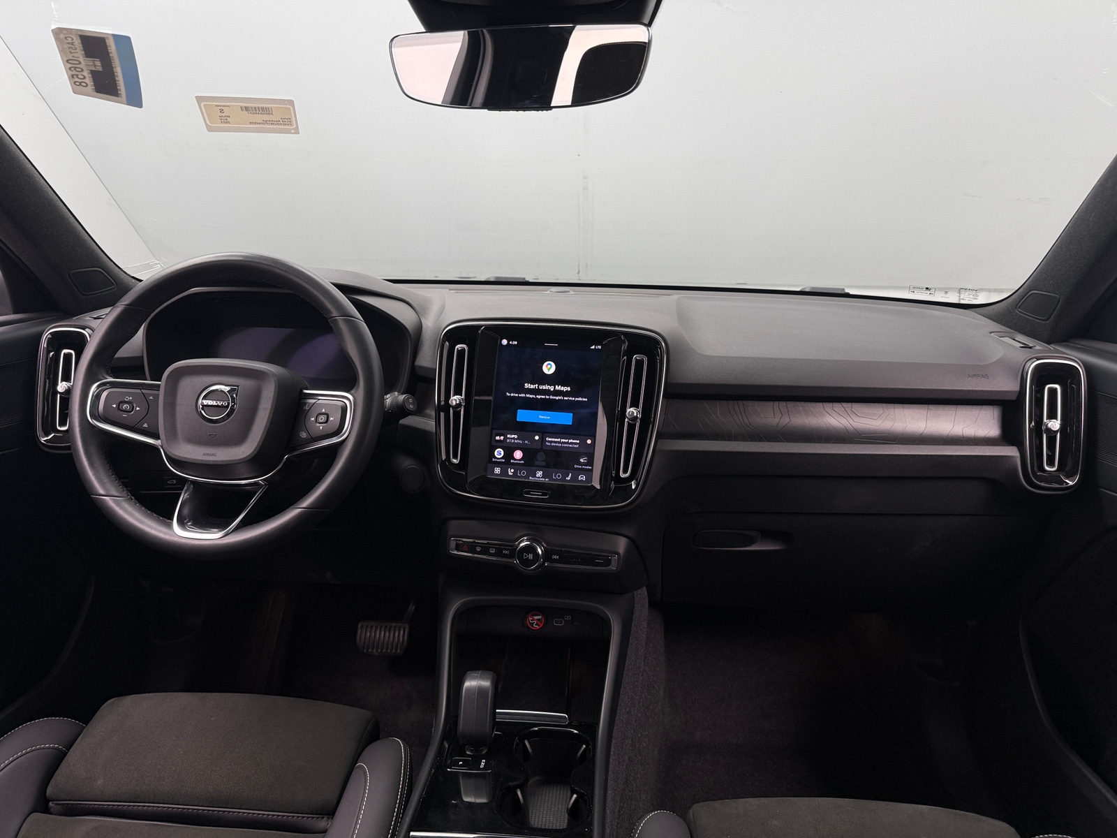 Thumbnail: 2023 Volvo XC40 - 3