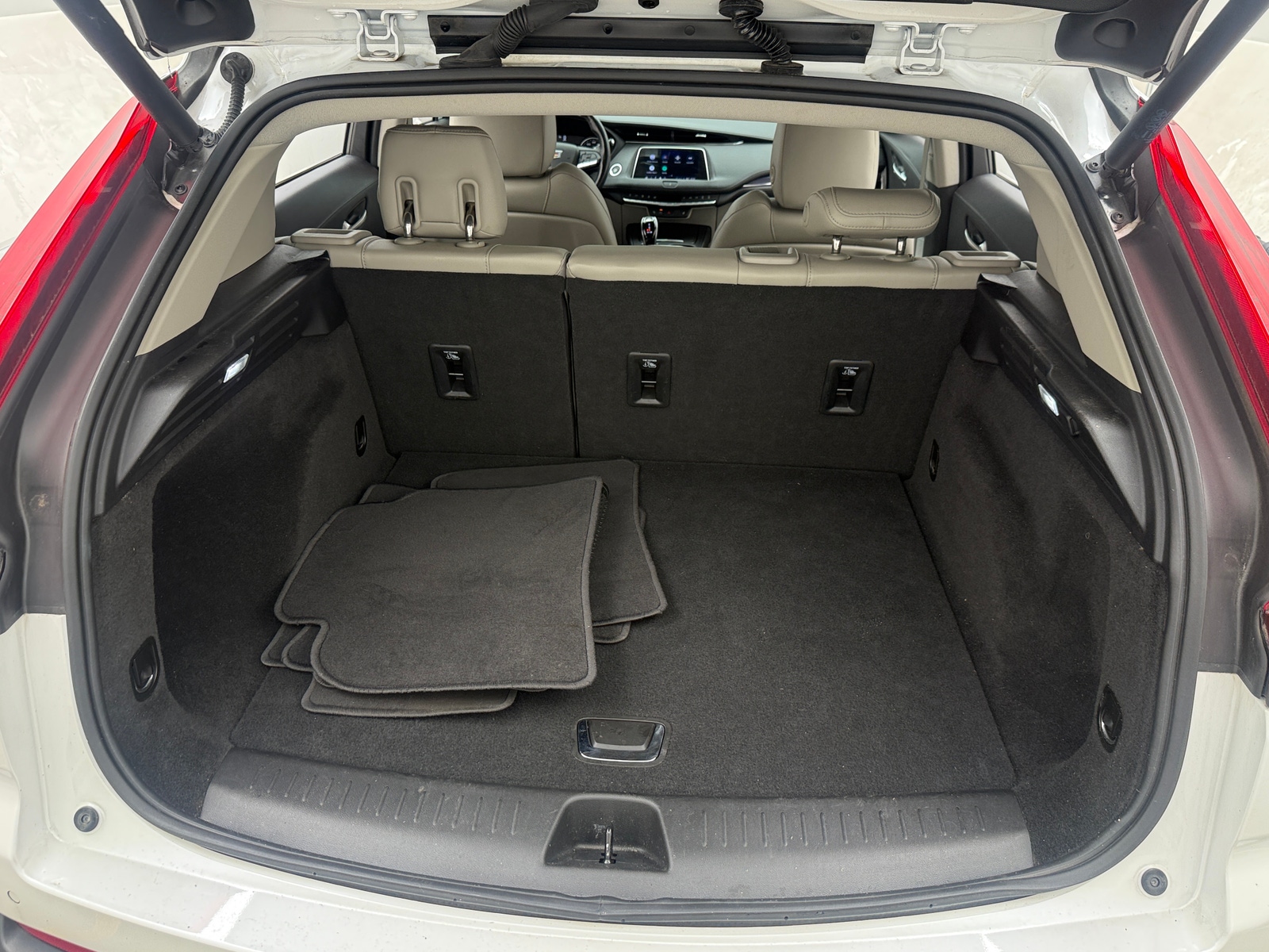 Thumbnail: 2023 Cadillac XT4 - 6