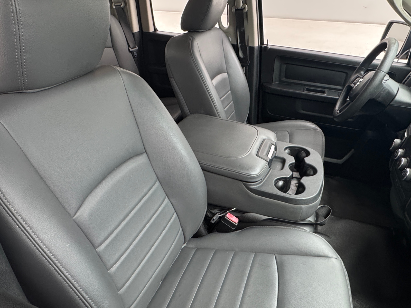 Thumbnail: 2019 RAM 1500 Classic - 2
