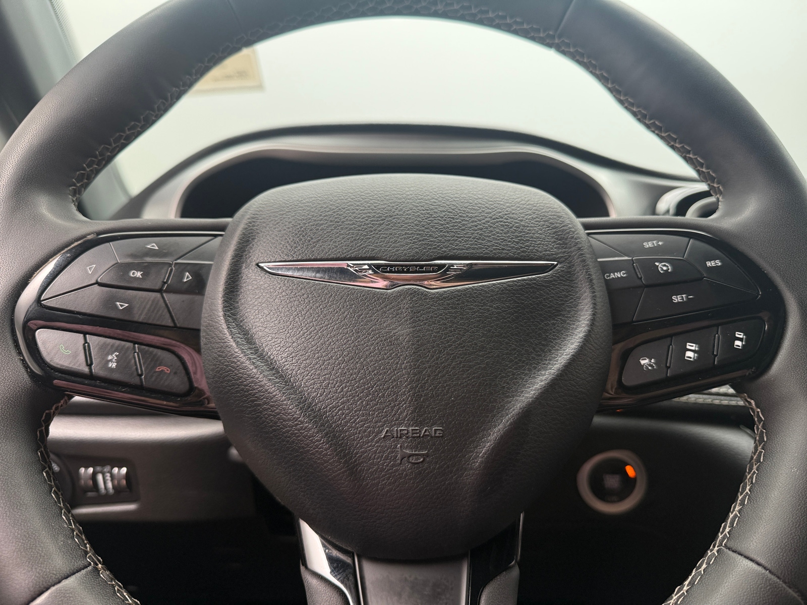 Thumbnail: 2024 Chrysler Pacifica - 4