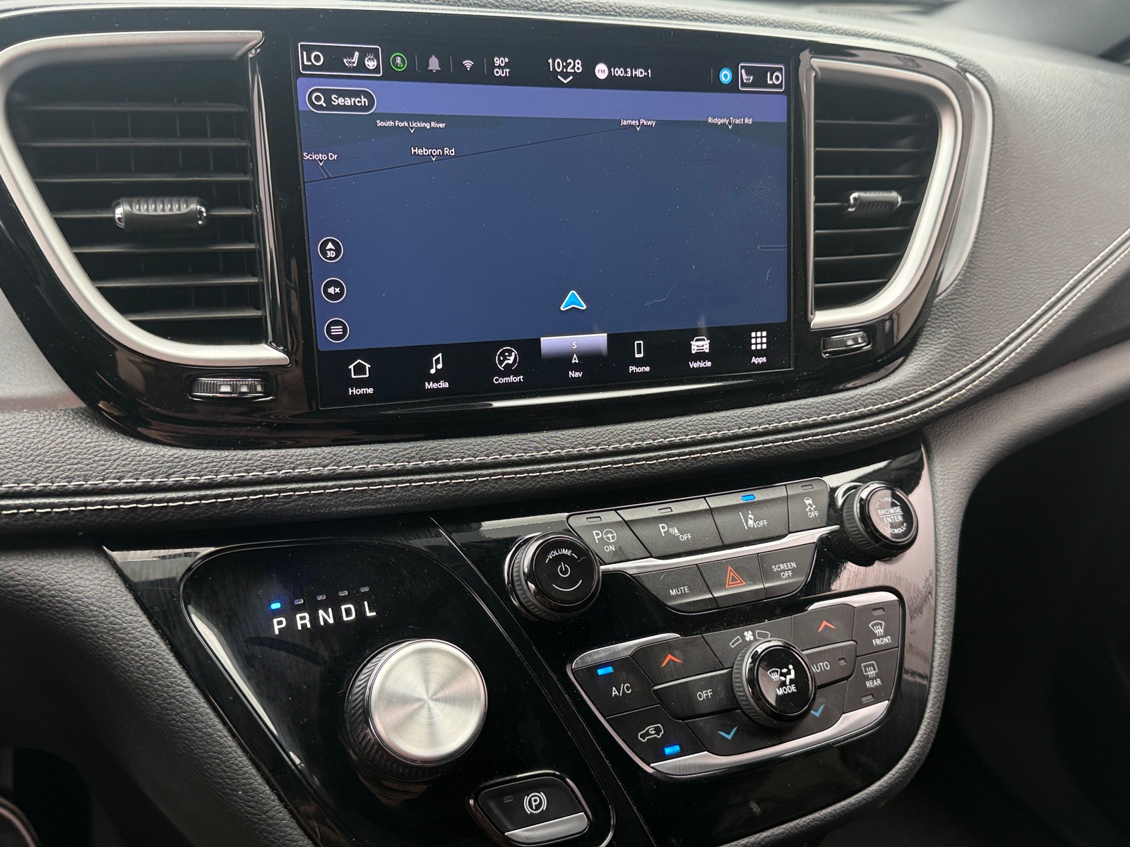 Thumbnail: 2024 Chrysler Pacifica - 3