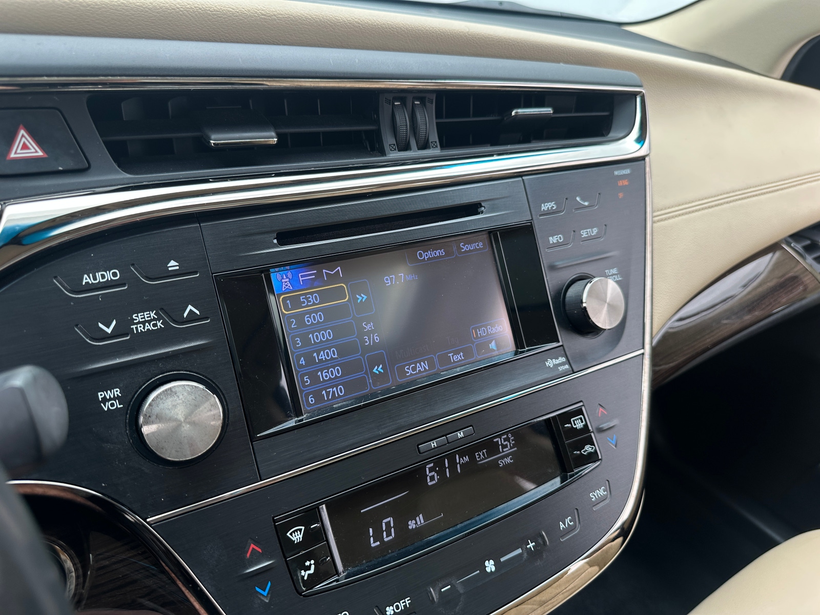 Thumbnail: 2013 Toyota Avalon - 4